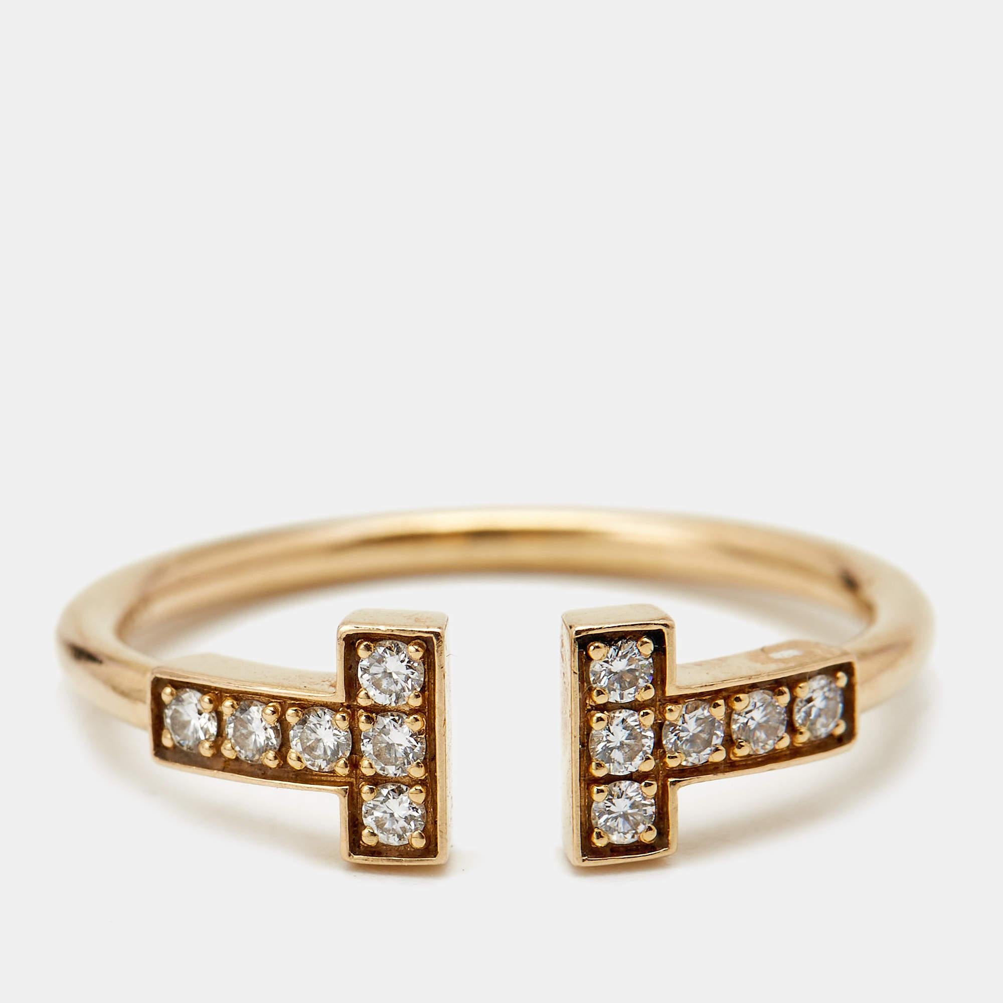 The Tiffany T collection is one of the most popular jewelry lines from Tiffany & Co. Each piece comes with a distinct shape that displays or re-interprets the 'T' symbol. This Tiffany T Wire ring is crafted from 18k rose gold and styled as an open