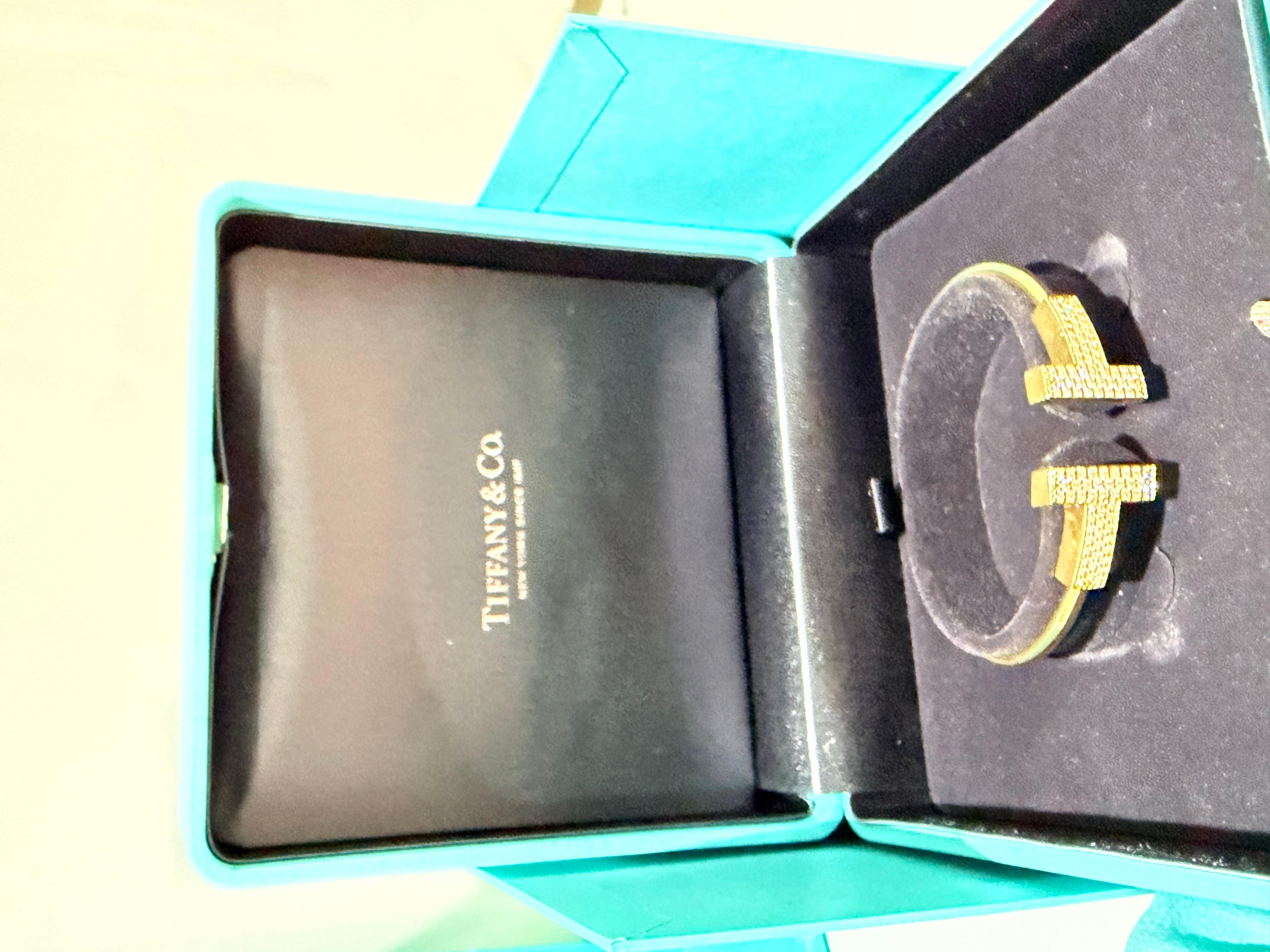 Femenino o masculino Tiffany & Co Tiffany T Wire Pulsera Grande de Diamantes Oro Amarillo en venta