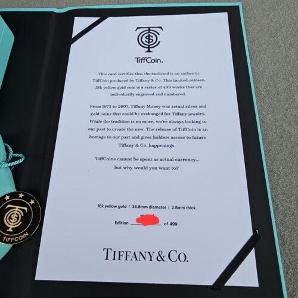 Tiffany & Co. Tiffcoin 18k Gold Limited 499 Pieces Ever Made 18k Gelbgold im Zustand „Gut“ im Angebot in Northbrook, IL