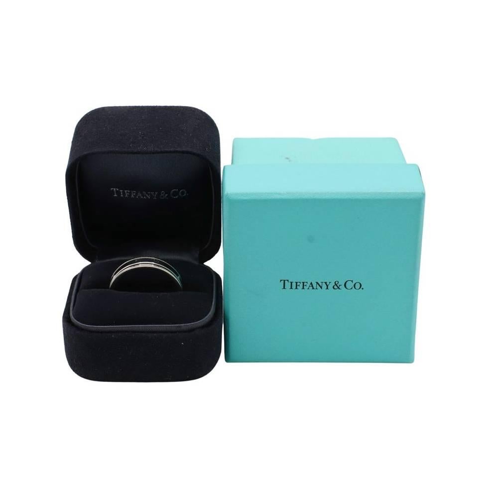 Tiffany & Co. Juntos 6MM Platino Milgrain Banda Anillo de boda en Excelente estado para la venta en  Baltimore, MD