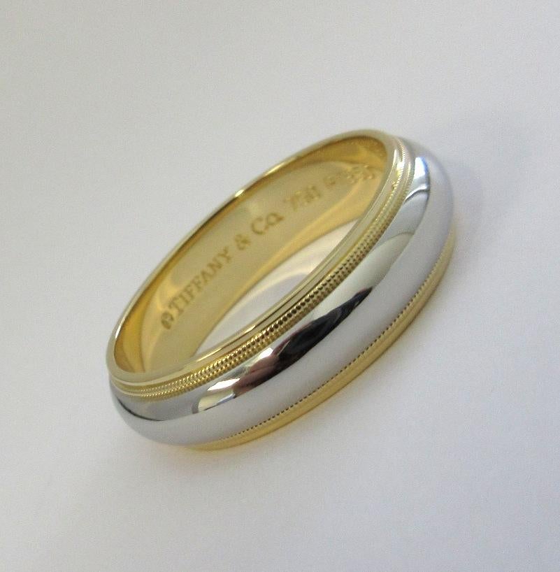 TIFFANY & Co. Together Platin 18K Gold 6mm Milgrain Ehering 10.5

Metall: Platin und 18K Gelbgold
Größe: 10,5
Breite des Bandes: 6mm
Gewicht: 10,40 Gramm 
Punze: ©TIFFANY&CO. 750 PT950
Zustand: Ausgezeichneter Zustand

Garantierte Echtheit