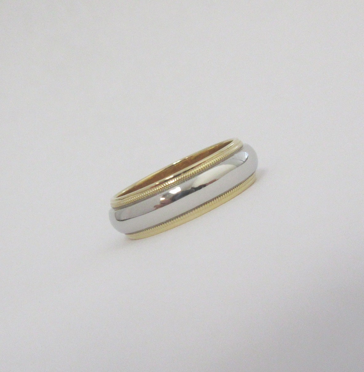 TIFFANY 
Co. Ensemble Platine 18K Or 6mm Milgrain Wedding Band Ring 7