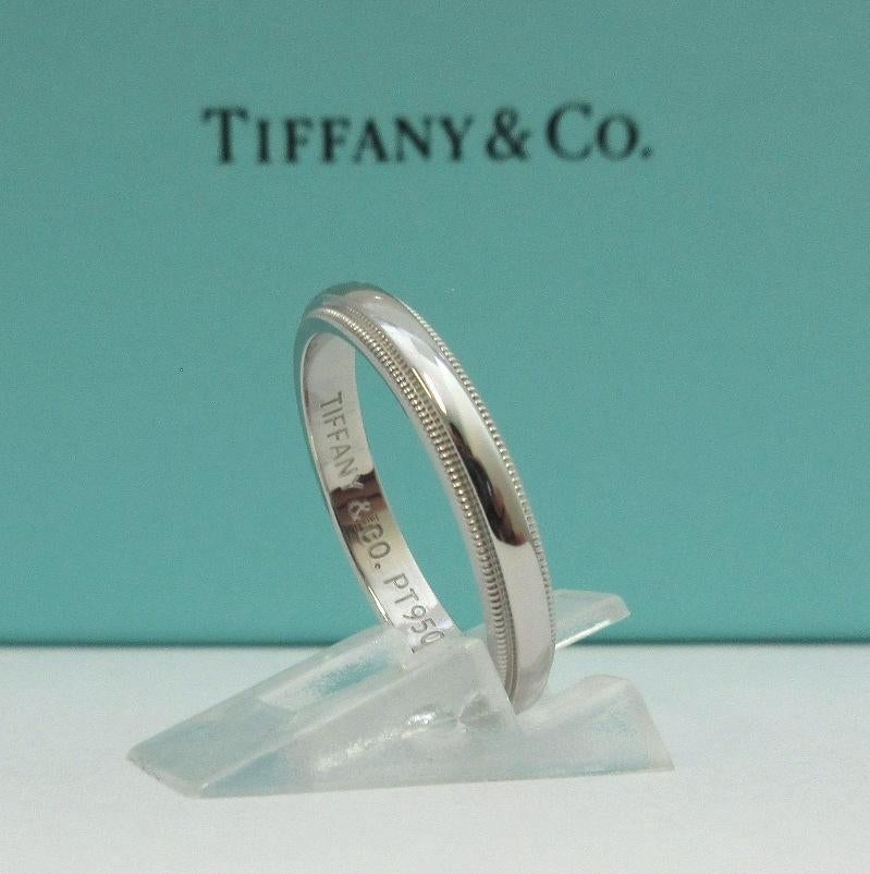 TIFFANY & Co. Together Platinum 3mm Milgrain Wedding Band Ring 8 In Excellent Condition For Sale In Los Angeles, CA