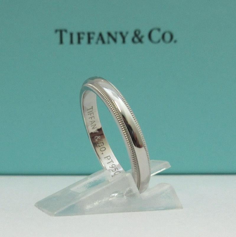 TIFFANY & Co. Together Platinum 3mm Milgrain Wedding Band Ring 8 In Excellent Condition For Sale In Los Angeles, CA