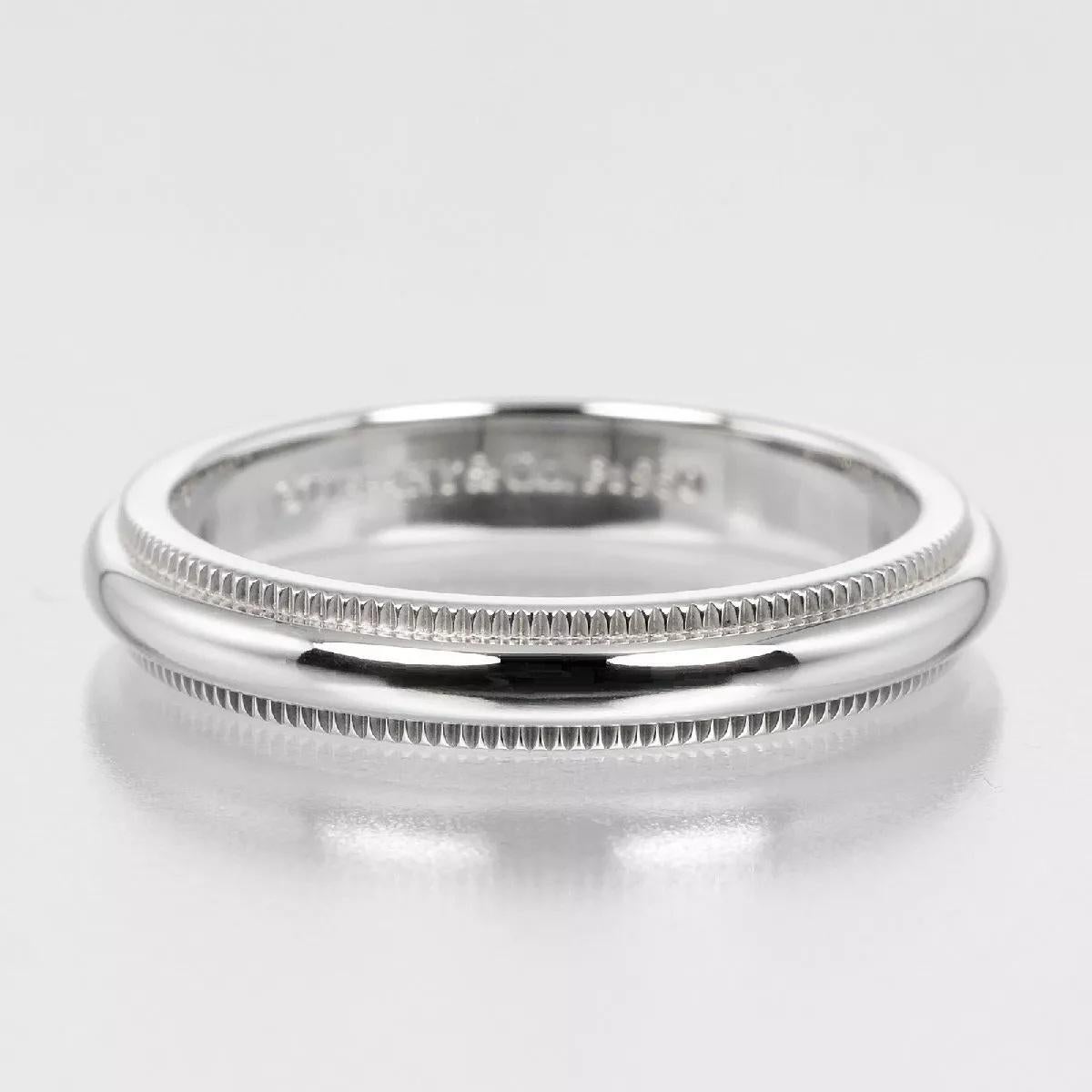 TIFFANY & Co. Alliance en platine 3 mm de couleur milgrain, taille 8,5 Excellent état - En vente à Los Angeles, CA