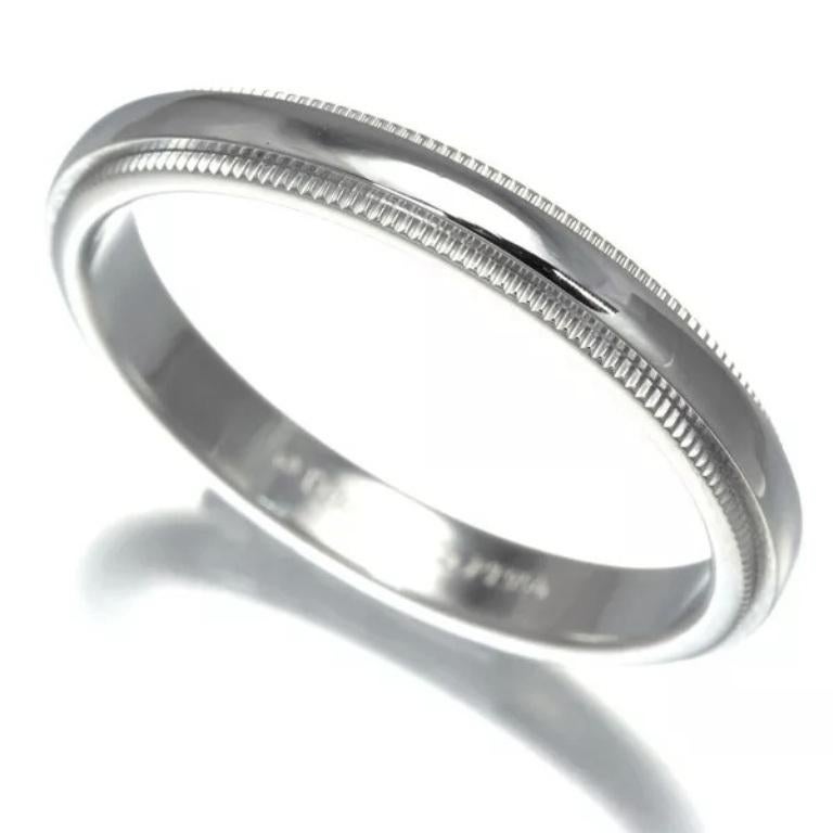 TIFFANY & Co. Together Platin 3mm Milgrain Ehering 9

Metall: Platin 
Größe: 9
Breite des Bandes: 3mm
Gewicht: 6.30 Gramm 
Punze: ©TIFFANY&CO. PT950 
Zustand: Ausgezeichneter Zustand, wie neu 
Tiffany Preis: $1.500

Garantierte Echtheit 