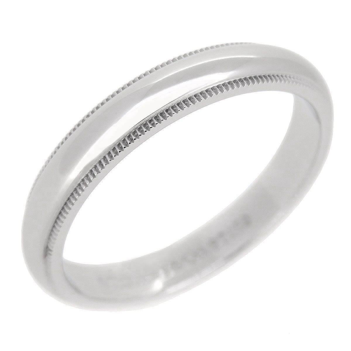 TIFFANY & Co. Insieme Anello di Platino 4 mm con fascia nuziale a grana grossa 11

Metallo: Platino
Dimensione: 11 
Larghezza della banda: 4 mm
Peso: 8.90 grammi
Marchio: ©TIFFANY&Co. PT950
Condizioni: Ottime condizioni, come nuovo
Tiffany Prezzo: