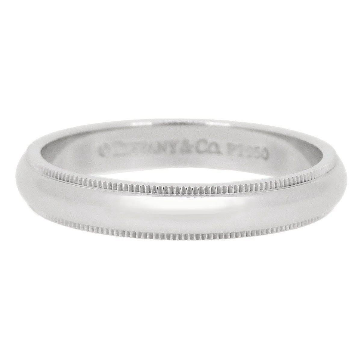 TIFFANY & Co. Insieme Anello di Platino 4 mm con fascia nuziale a grana grossa 11 In condizioni ottime in vendita a Los Angeles, CA