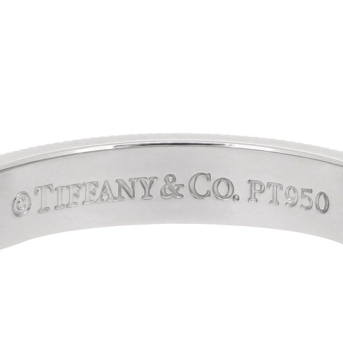 da uomo o donna TIFFANY & Co. Insieme Anello di Platino 4 mm con fascia nuziale a grana grossa 11 in vendita