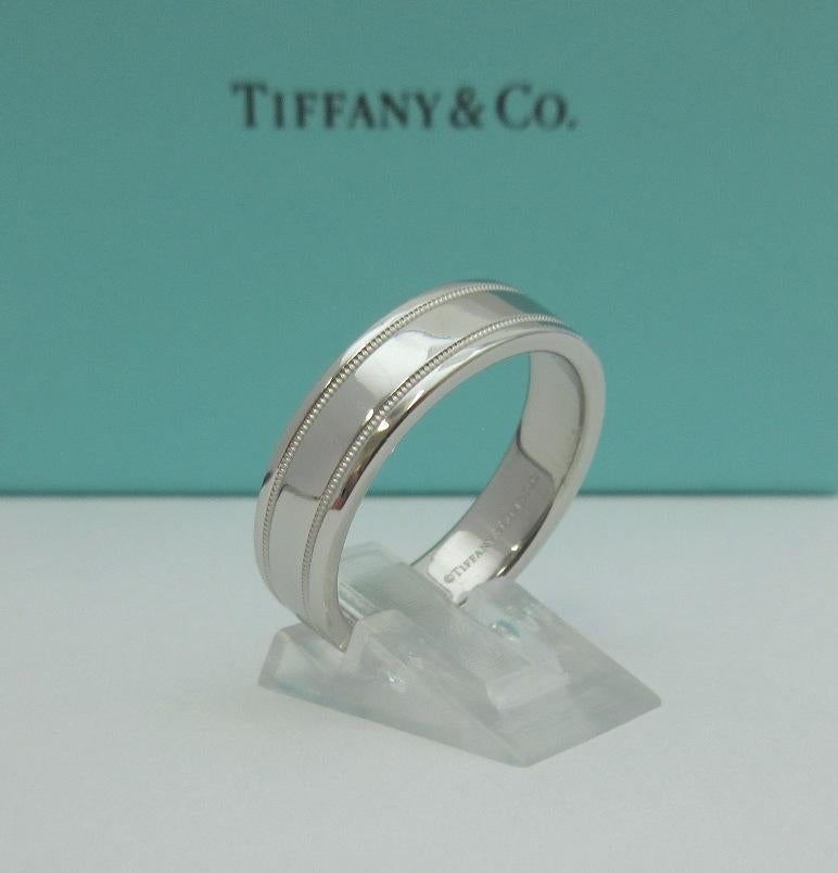 TIFFANY & Co. Juntos Platino 6mm Doble Milgrain Anillo de boda 11 Hombres en venta 1