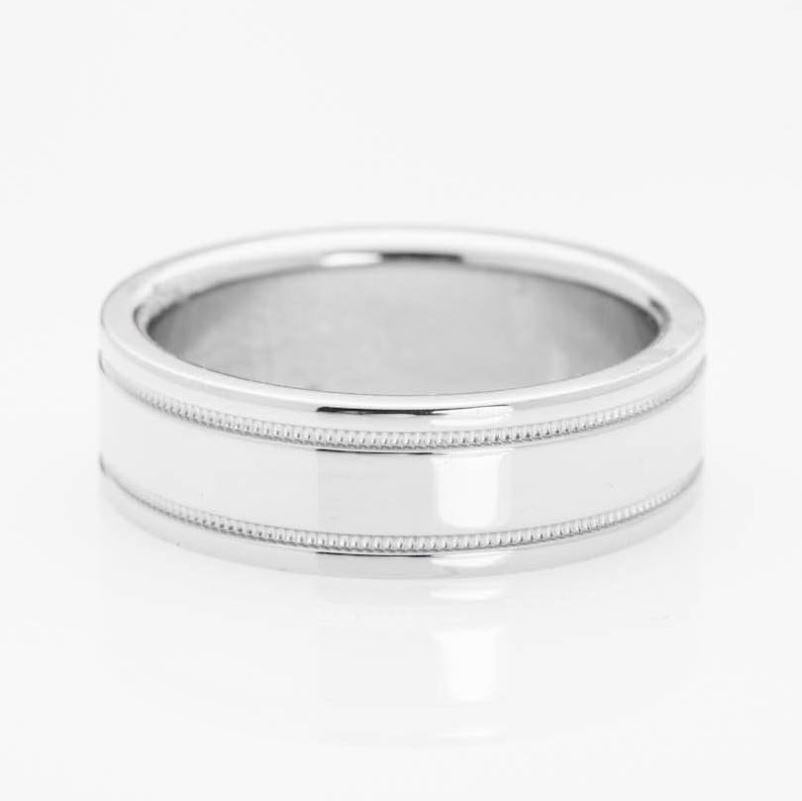 TIFFANY & Co. Zusammen Platin 6mm Double Milgrain Hochzeit Band Ring 6.5

 Metall: Platin 
 Größe: 6,5
 Breite des Bandes: 6mm
 Punze: ©TIFFANY&CO. PT950 
 Zustand: Ausgezeichneter Zustand, wie neu
 Tiffany Preis: $2,950

Garantierte Echtheit