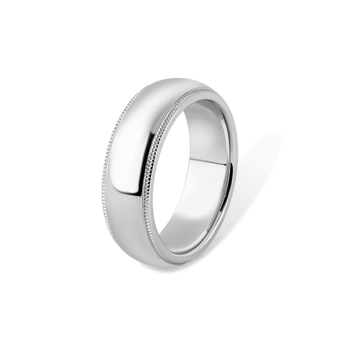 TIFFANY & Co. Anneau de mariage en platine à grains multiples 6mm 6

 Métal : Platine 
 Taille : 6 
 Largeur de la bande : 6 mm
 Poids : 12,50 grammes
 Poinçon : TIFFANY&CO. PT950
 Condit : Excellent état

Authenticité garantie