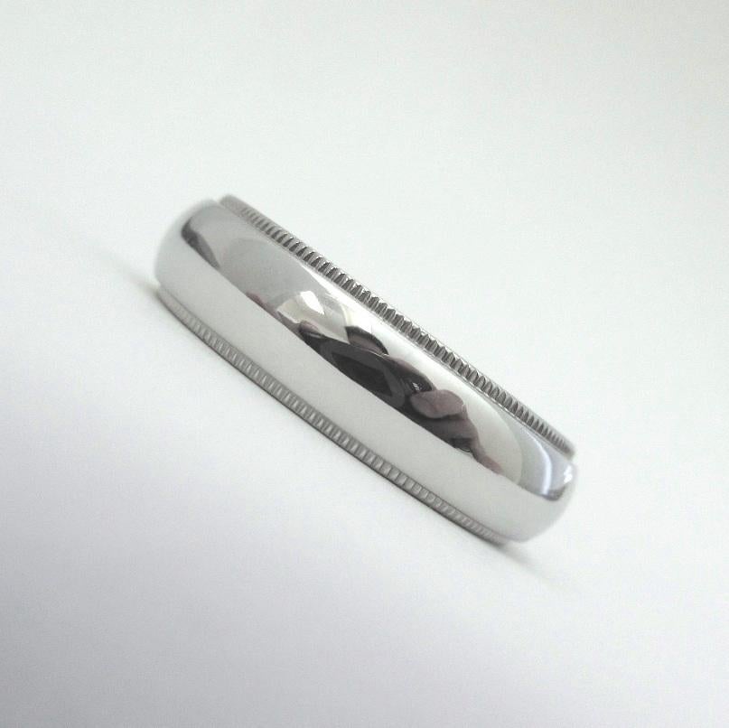 TIFFANY & Co. Together Platinum 6mm Milgrain Wedding Band Ring 9 In Excellent Condition For Sale In Los Angeles, CA
