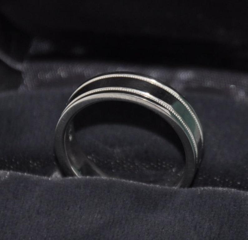 TIFFANY & Co. Together Platinum Double Milgrain Wedding Band Ring 9 In Excellent Condition For Sale In Los Angeles, CA