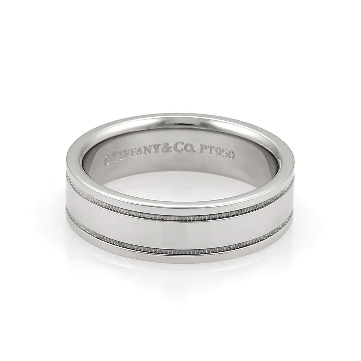 TIFFANY & Co. Insieme Platino 6mm Doppia Fedina Nuziale 9

 Metallo: Platino 
 Dimensione: 9 
 Larghezza della banda: 6 mm
 Peso: 13,20 grammi
 Marchio di garanzia: ©TIFFANY&CO. PT950 
 Condizioni: Ottime condizioni, come nuovo, viene fornito con