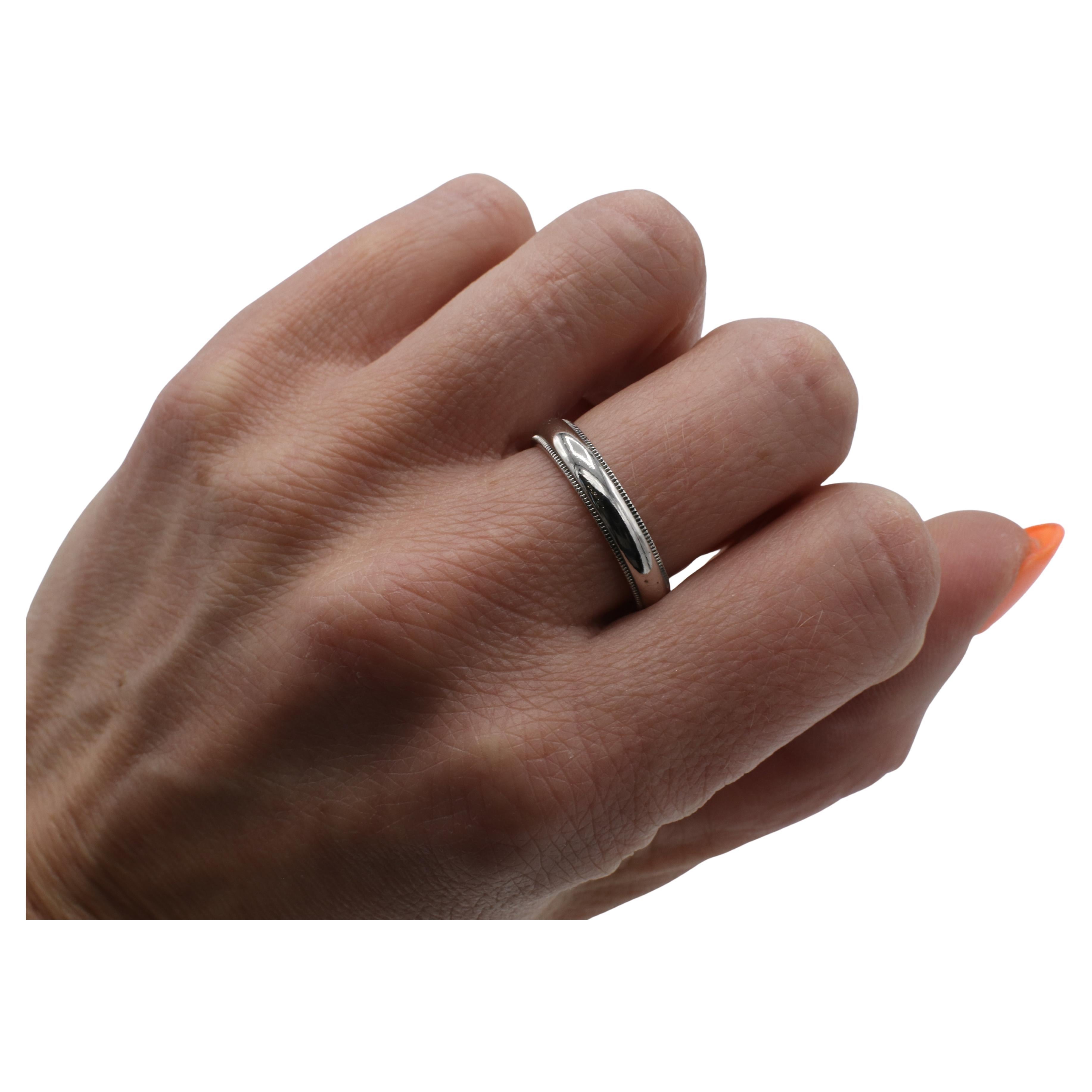 Tiffany & Co. Juntos Alianza de Platino Milgrain 4MM en Excelente estado para la venta en  Baltimore, MD