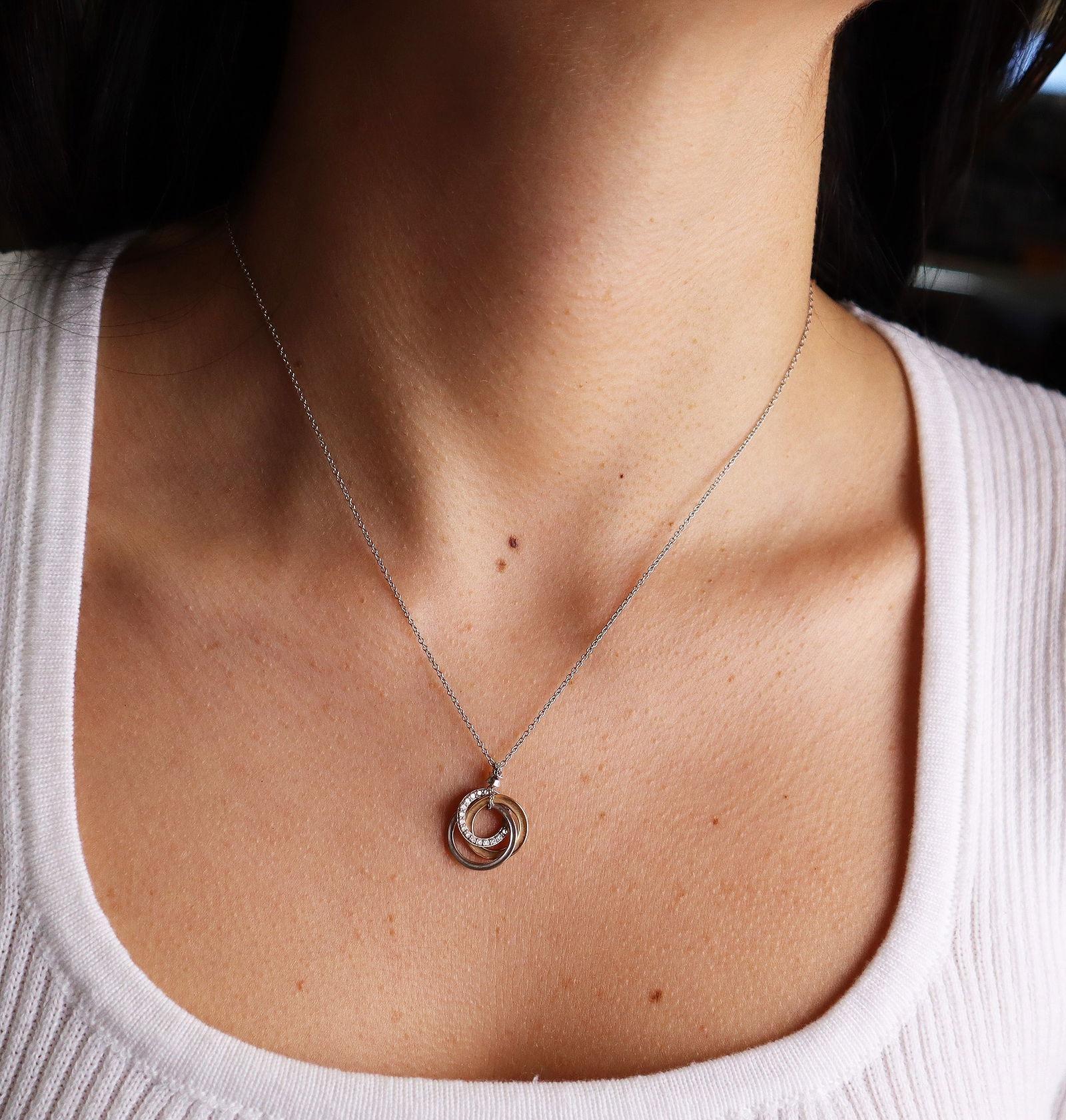 Tiffany & Co. Triple interlocking Diamonds Necklace in 18kt Gold en venta 2