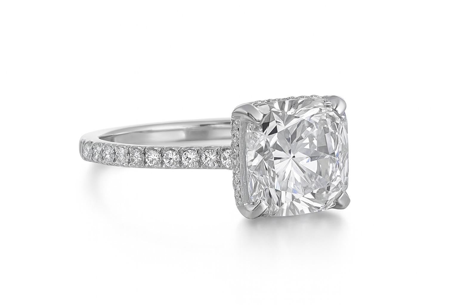 Tiffany & Co. Trueing 2.27 Carat H/VS1 Platinum Diamond Engagement Ring (bague de fiançailles en platine)

La bague de fiançailles Tiffany Trueing est une icône moderne de l'amour, conçue avec des lignes architecturales épurées et des détails