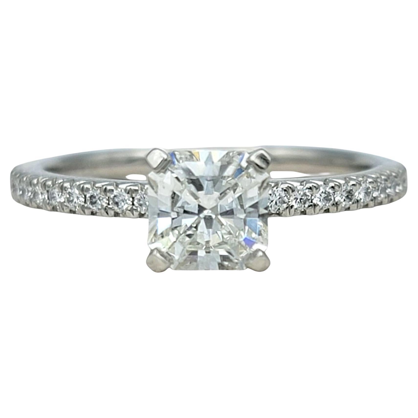 Tiffany & Co. Verlobungsring aus Platin mit True Cut .71 Karat Solitär-Diamant