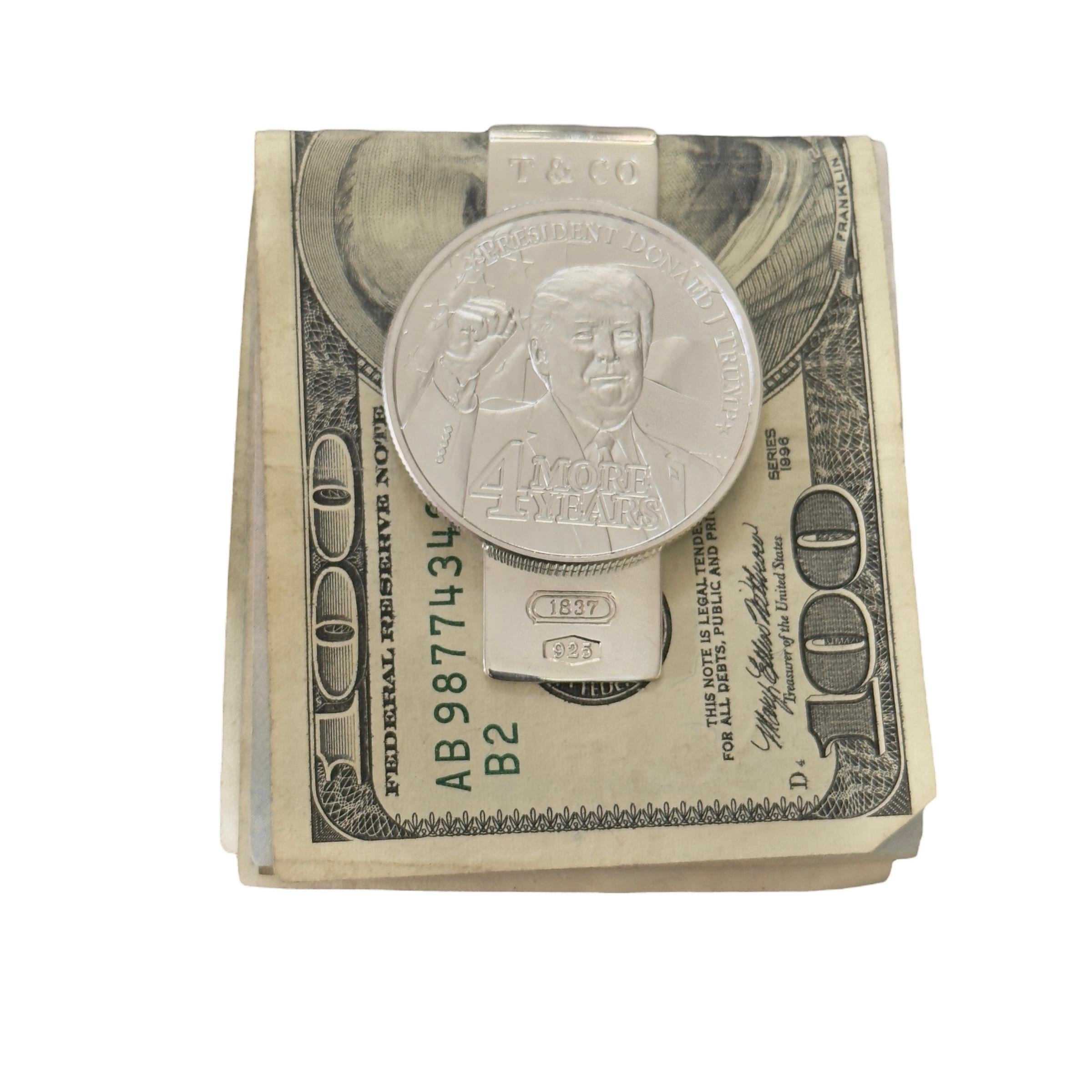 Auténtico clip para billetes de Tiffany & Co Trump Estate de plata de ley TIF906

Celebra el liderazgo estadounidense con estilo con esta pinza para billetes de Tiffany & Co. con una atrevida moneda 
