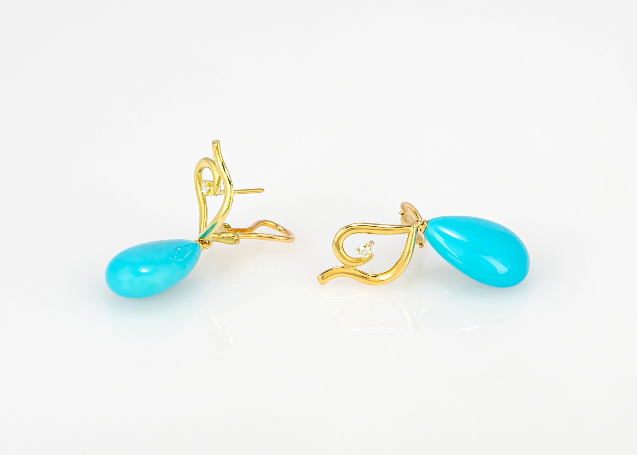 Tiffany & co, is famous for their exceptional designs and quality. This pair of earrings certainly show that often less is more. The simple leaf motif top finished with a brilliant cut diamond is perfect to showcase beautiful turquoise drops. At 1