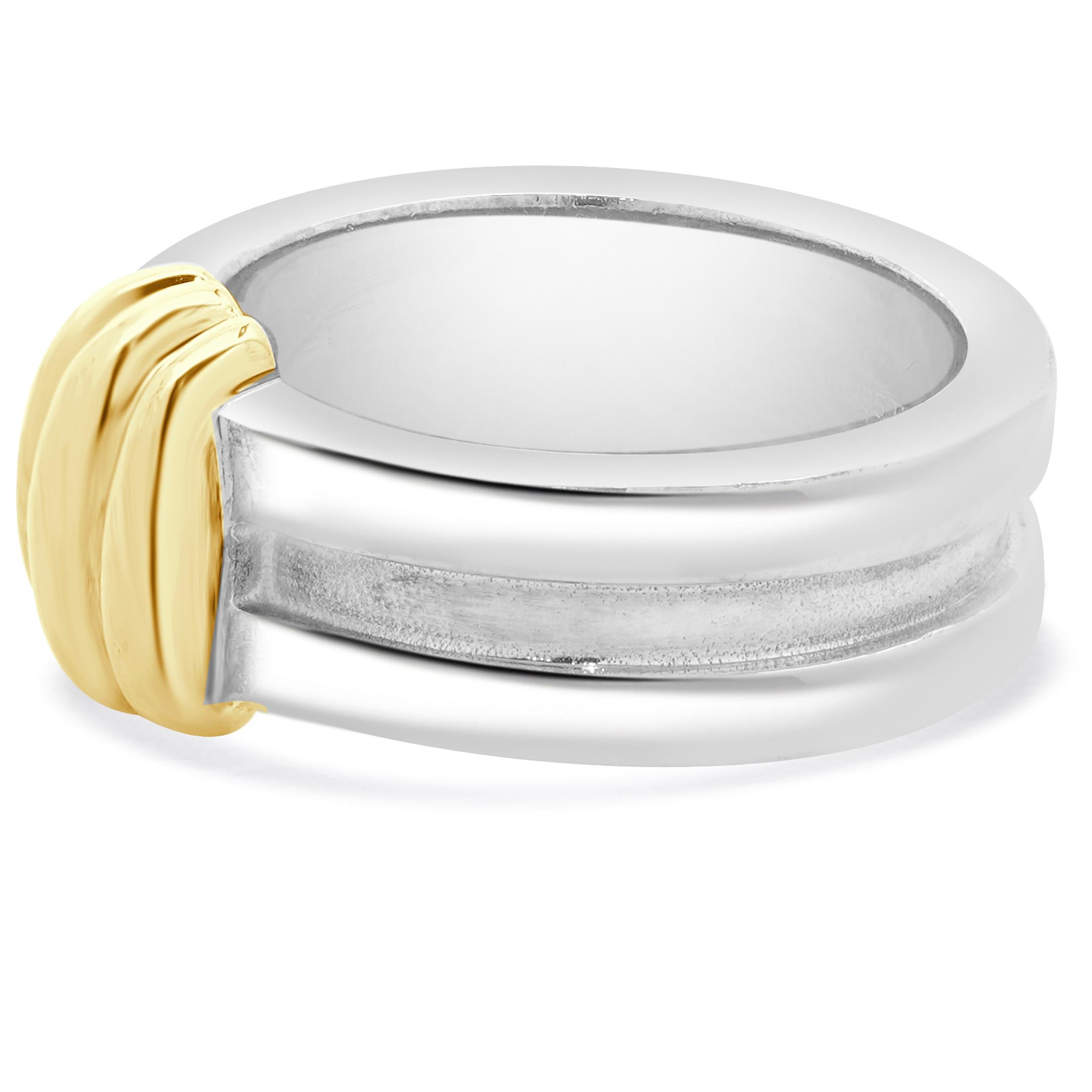 Designer: Tiffany & co.
Material: sterling silver / 18k yellow gold
Ring Size: 6
Weight: 8.5 grams