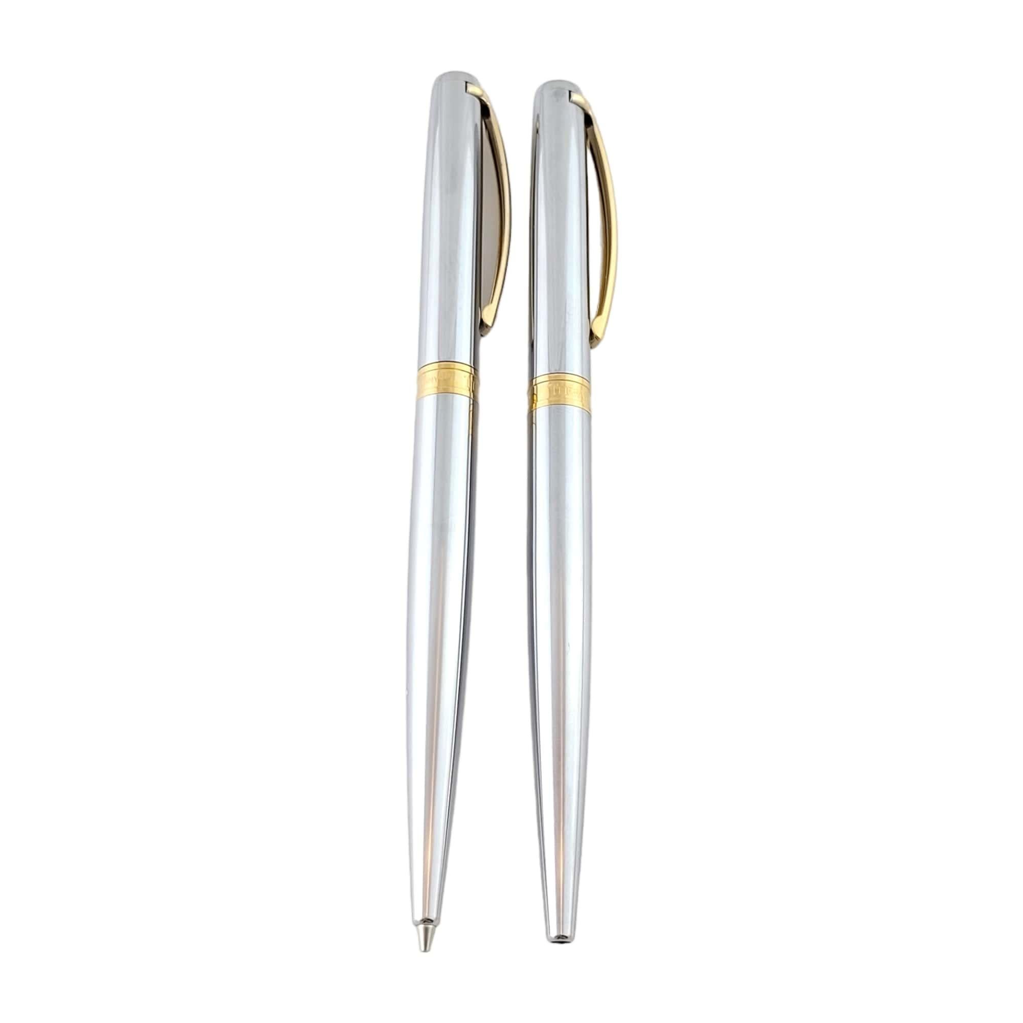 Tiffany & Co Two Tone T Clip Pen and Pencil Set

Gorgeous set with two tone pen and pencil decorated with gold detailing by Tiffany & Co. Both instruments are in working order and write.

Pen length:  1/4