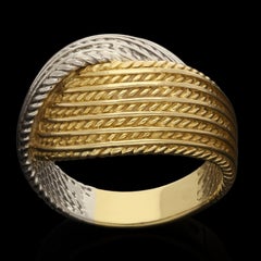 Tiffany & Co. Bague en or jaune et or blanc bicolore à motif de croix texturée