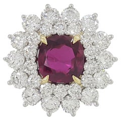 Tiffany & Co. Bague en platine avec double halo de diamants et rubis non chauffés