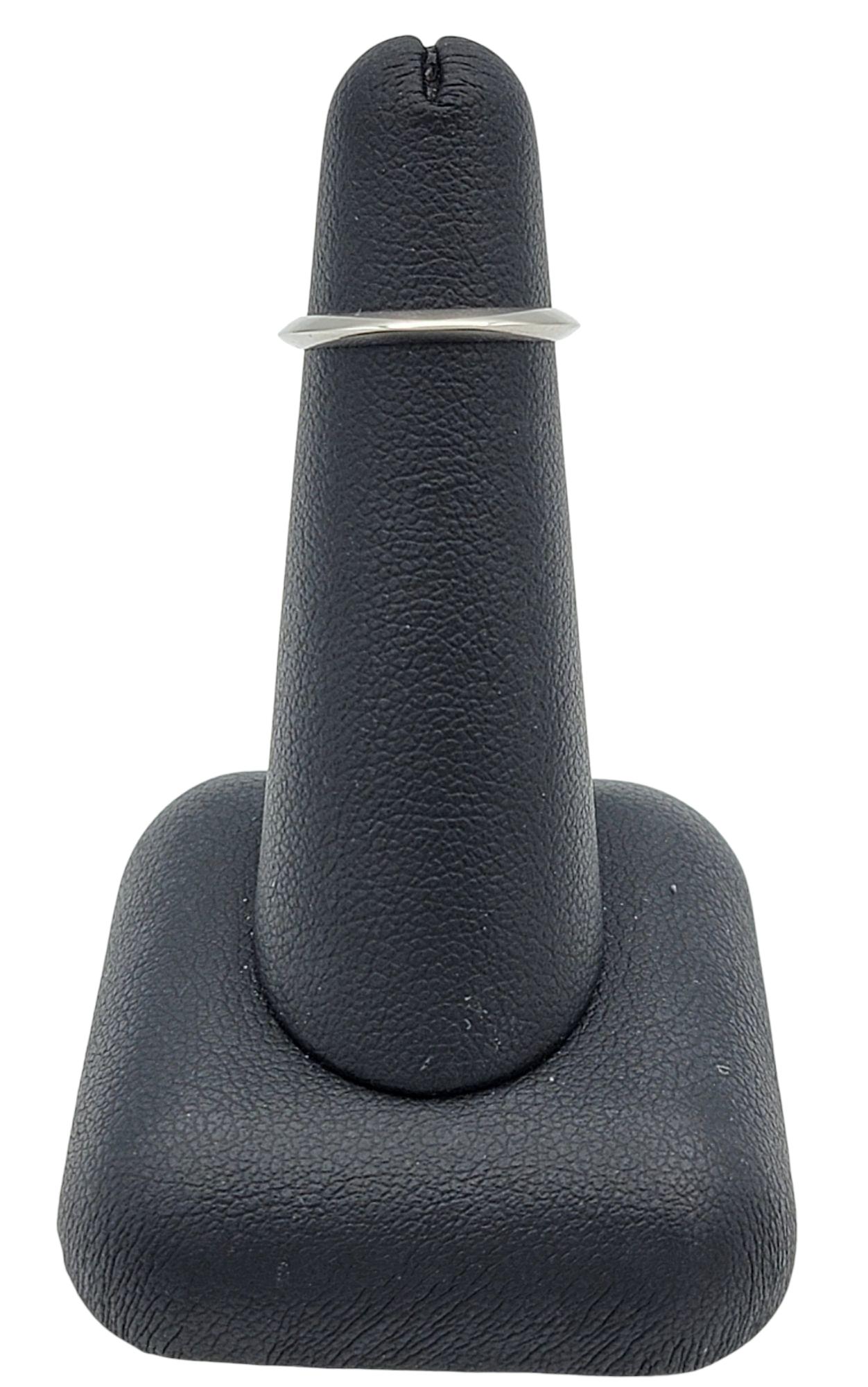 Tiffany & Co. Anello unisex a fascia con bordo a coltello da 2 mm in platino lucido in vendita 2