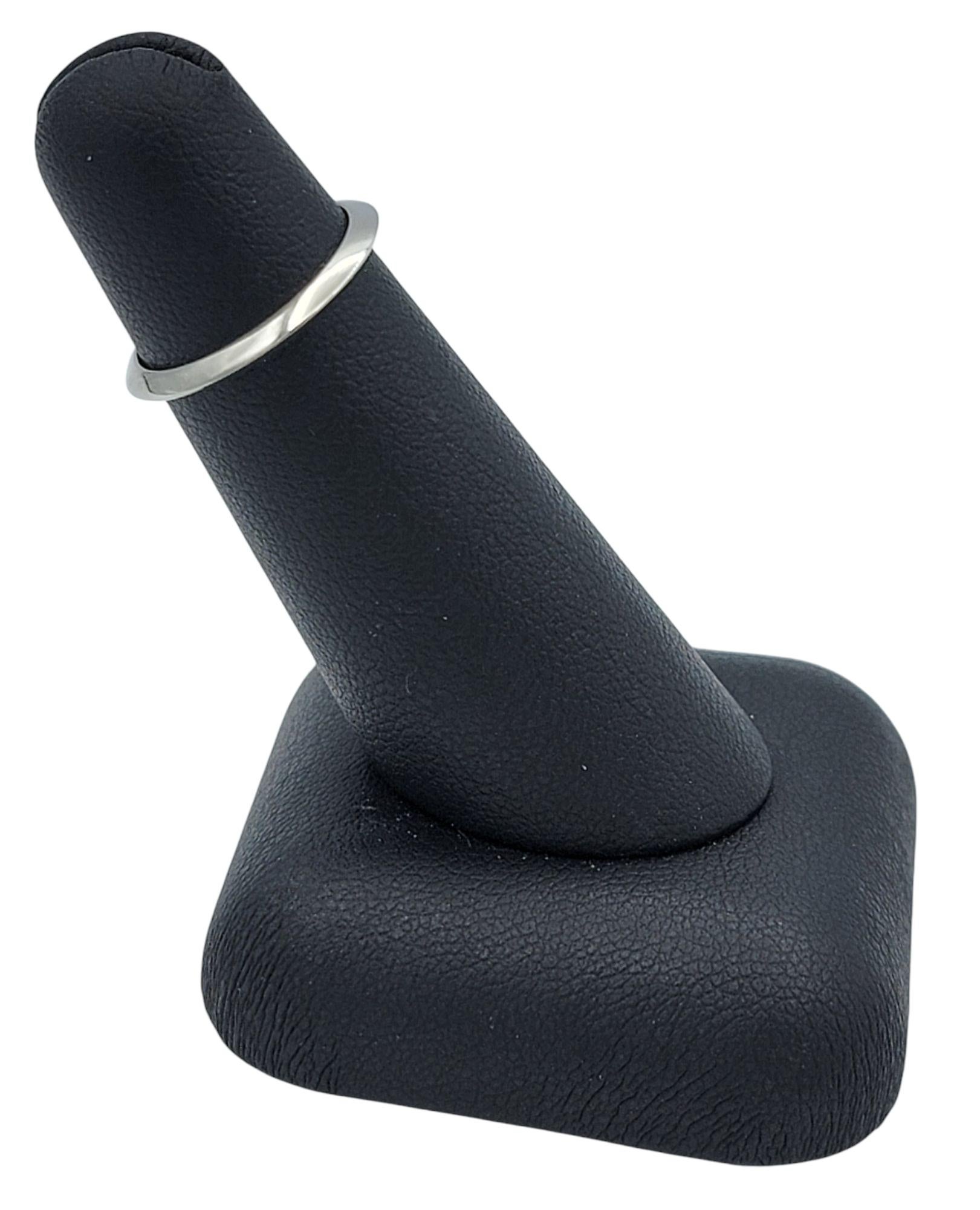Tiffany & Co. Anello unisex a fascia con bordo a coltello da 2 mm in platino lucido in vendita 3