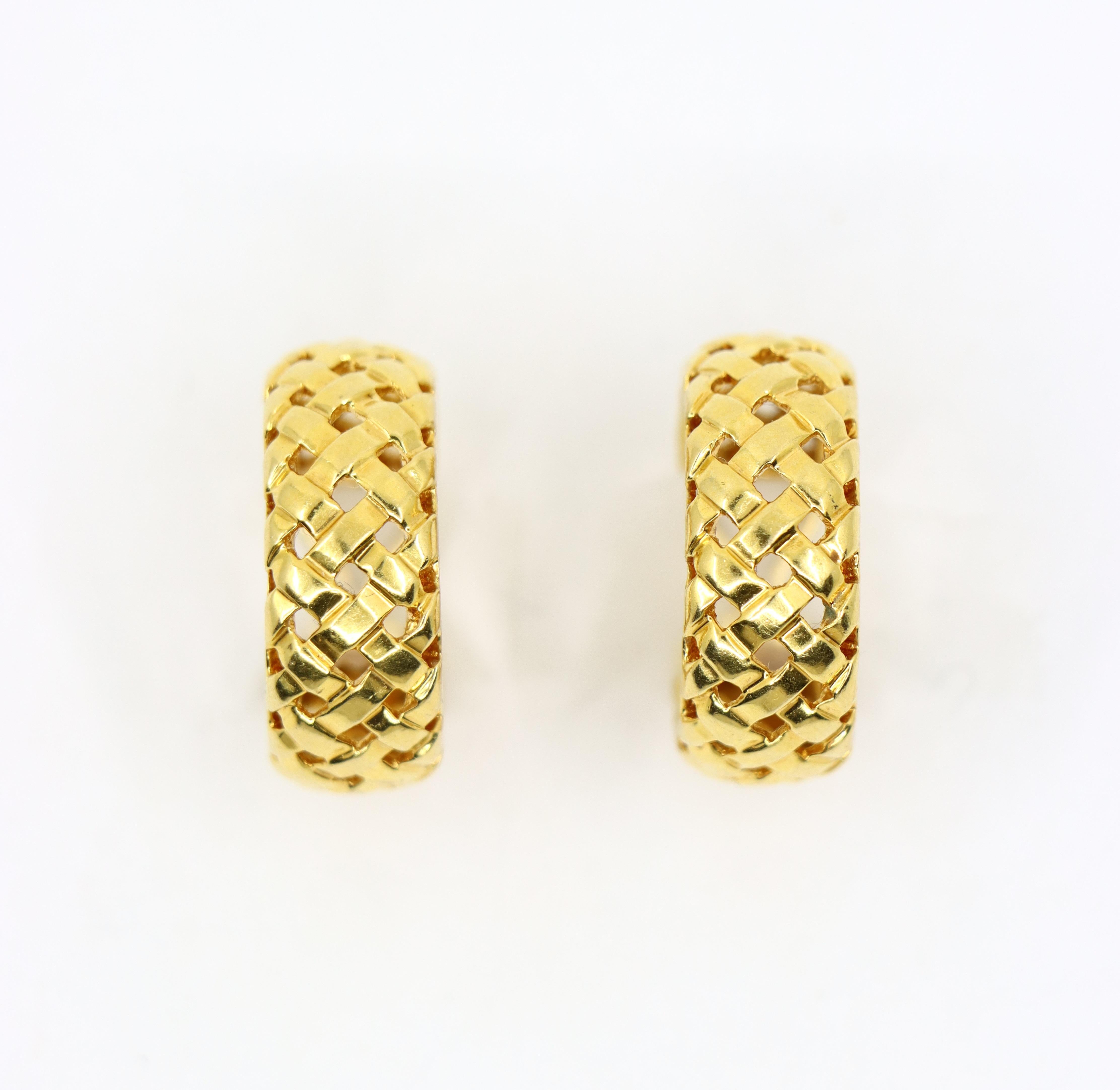 Tiffany & Co. Vannerie 18k Gold Woven Hoop Earrings In Good Condition For Sale In Flushing, NY