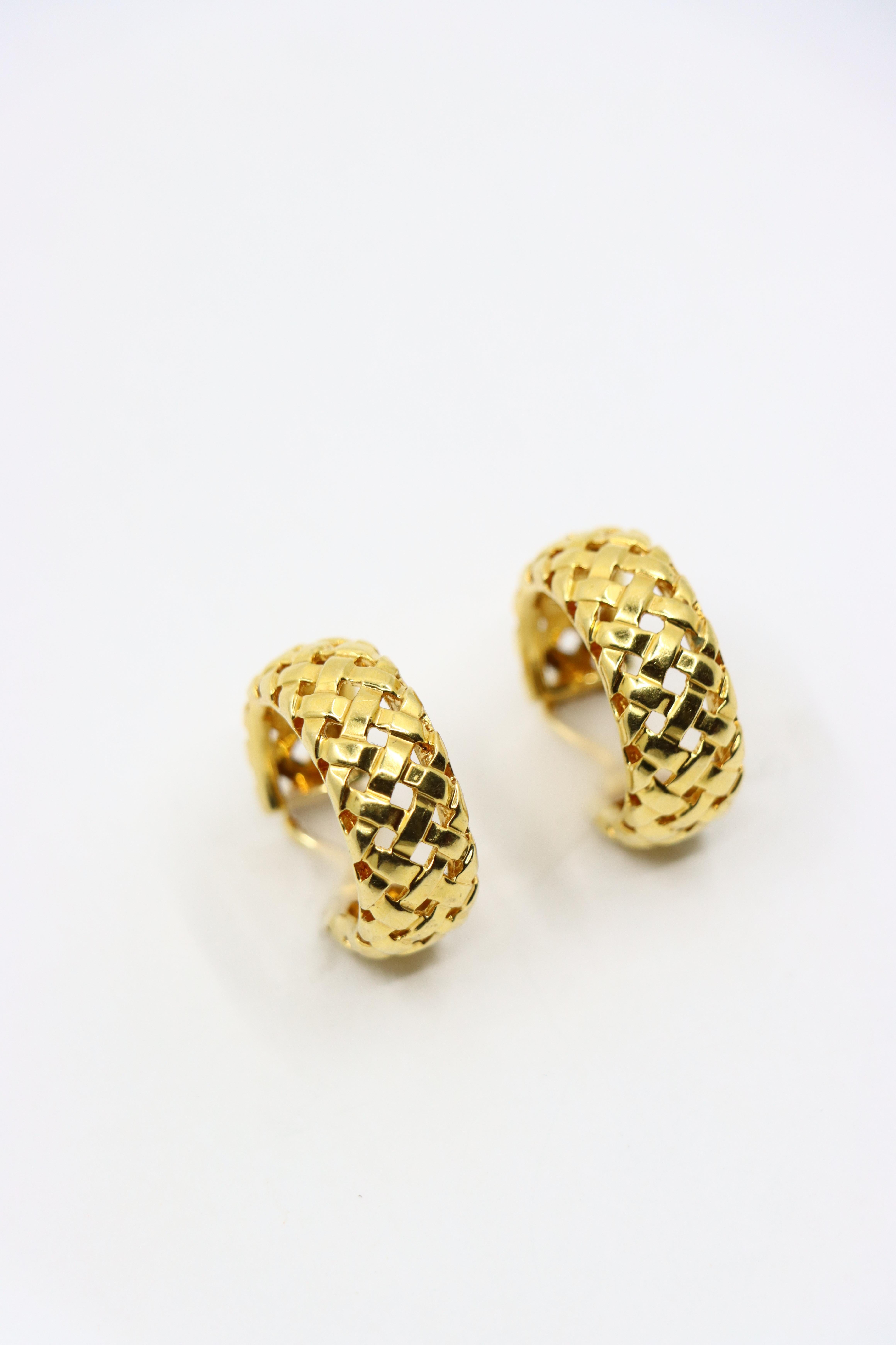 Women's or Men's Tiffany & Co. Vannerie 18k Gold Woven Hoop Earrings For Sale