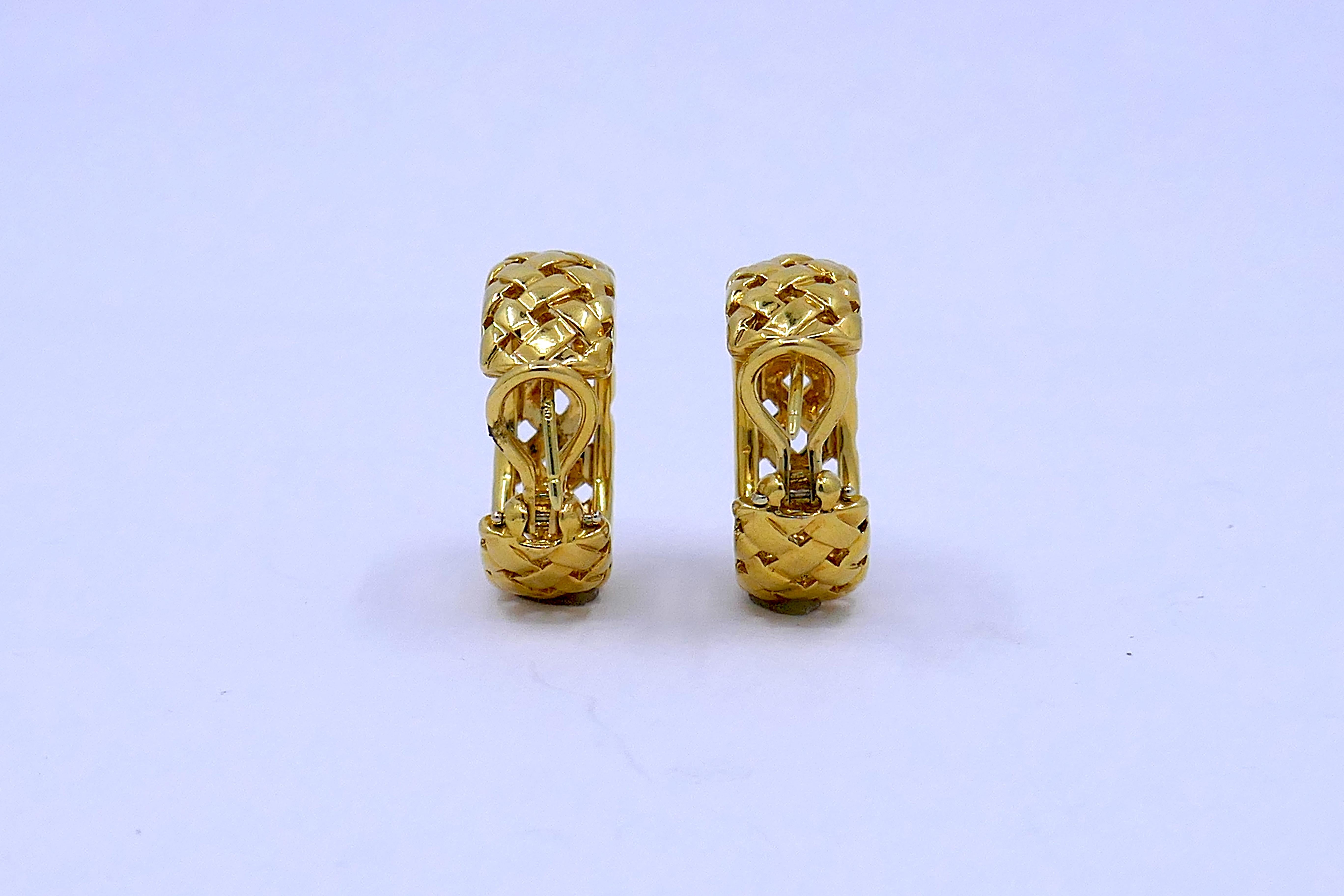 Tiffany & Co. Vannerie 18k Gold Woven Hoop Earrings In Good Condition For Sale In Beverly Hills, CA