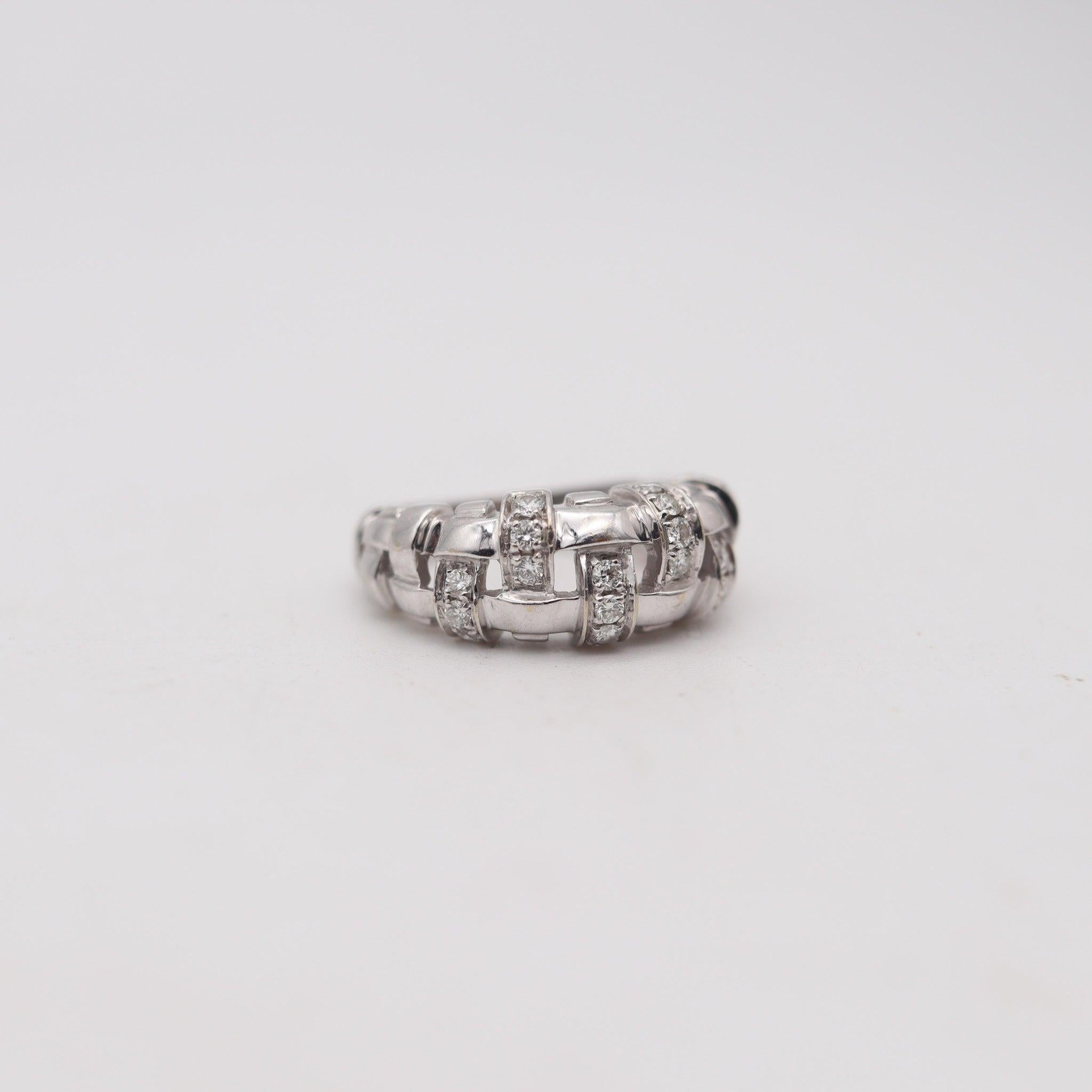 Taglio brillante TIFFANY & CO. Anello Collection'S in oro bianco 18 carati con diamanti VS in vendita