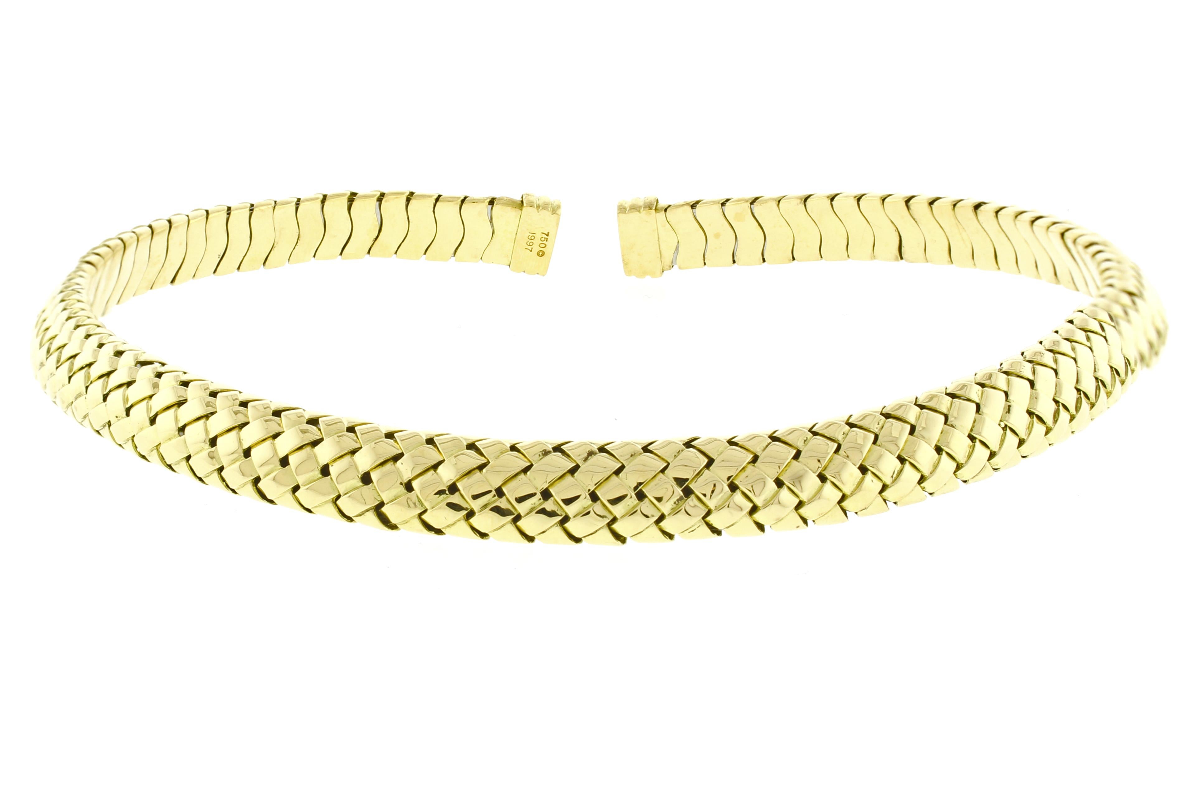 Tiffany Vannerie mesh 18 karat  gold woven necklace. Flexible opening to fit .
♦ Designer: Tiffany & Co.
♦ Metal: 18 karat
♦ Circa 2000
♦ 81.3grams
♦ 10 mm wide
♦ fits a 12-14 inch neck, average to slender
♦ Packaging: Pampillonia presentation box