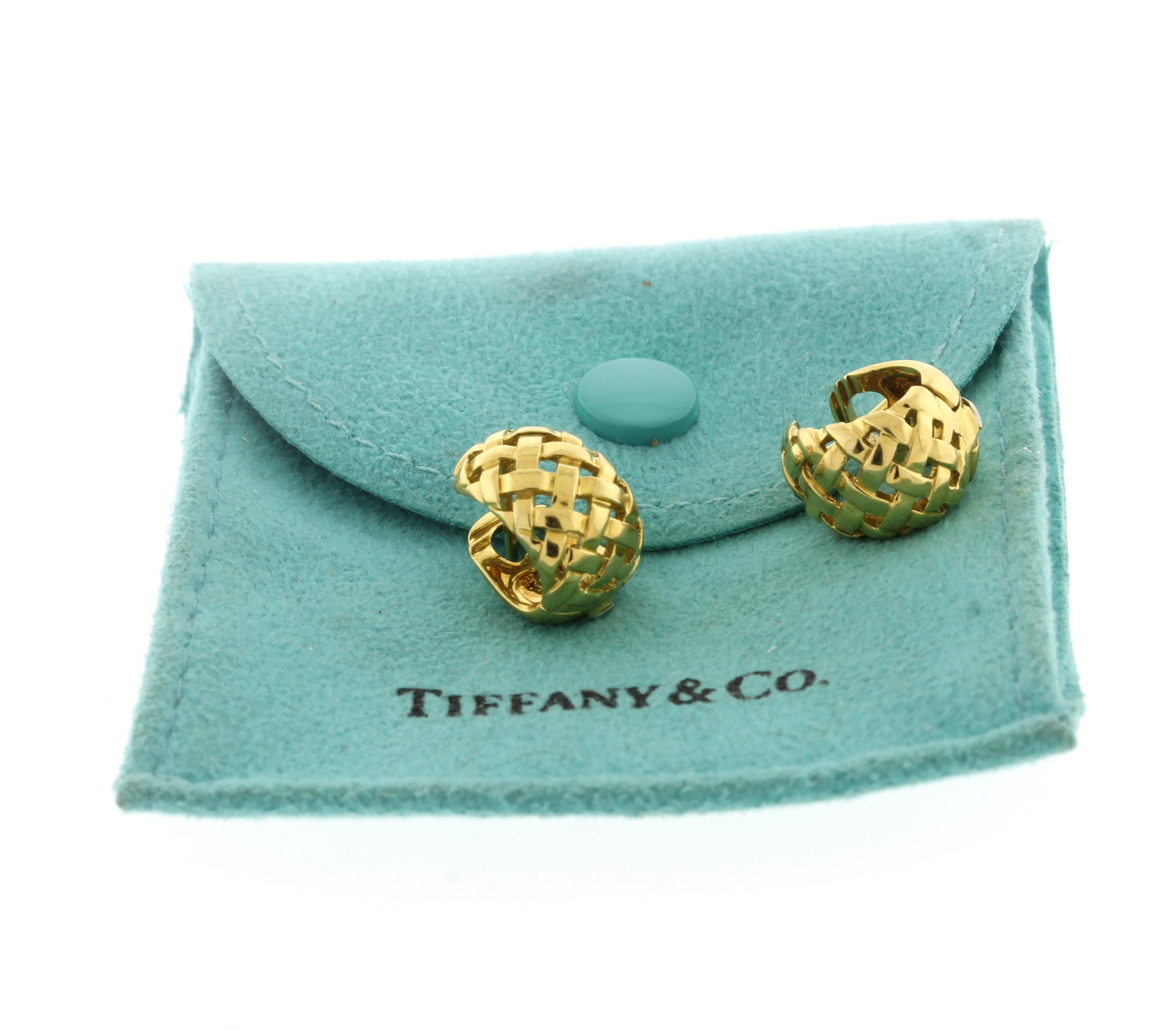 Tiffany & Co. Vanneries Basket Weave Huggie Earrings In Excellent Condition In Bethesda, MD