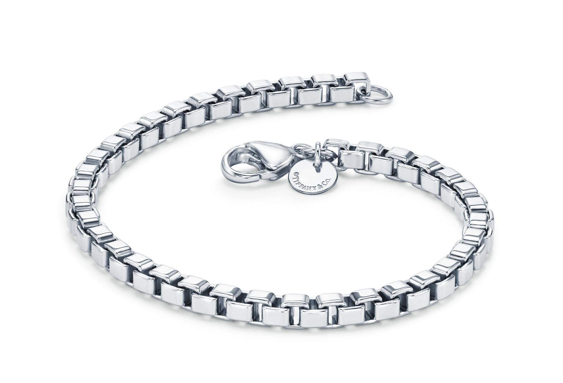 Tiffany & Co. Venetian Box Link Bracelet Sterling Silver 7.5 Inch MSRP $500



100% Genuine Tiffany & Co. Venetian Box Link Chain Bracelet

Tiffany & Co. MSRP $500

Sterling Silver

Tiffany & Co. Pouch Included

Excellent