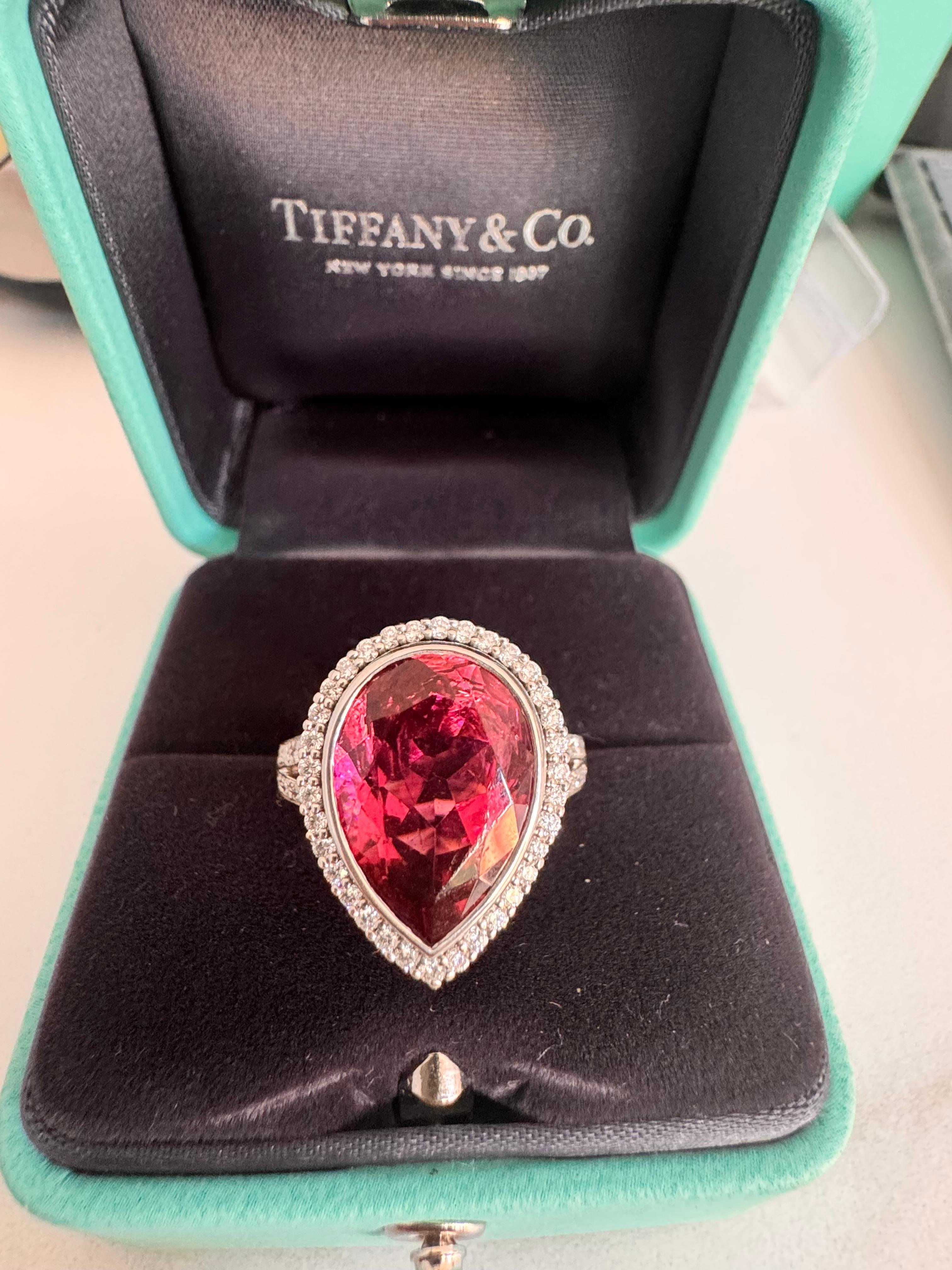 Tiffany & Co Very rare large Rubellite and diamond ring In Good Condition For Sale In Addlestone, GB