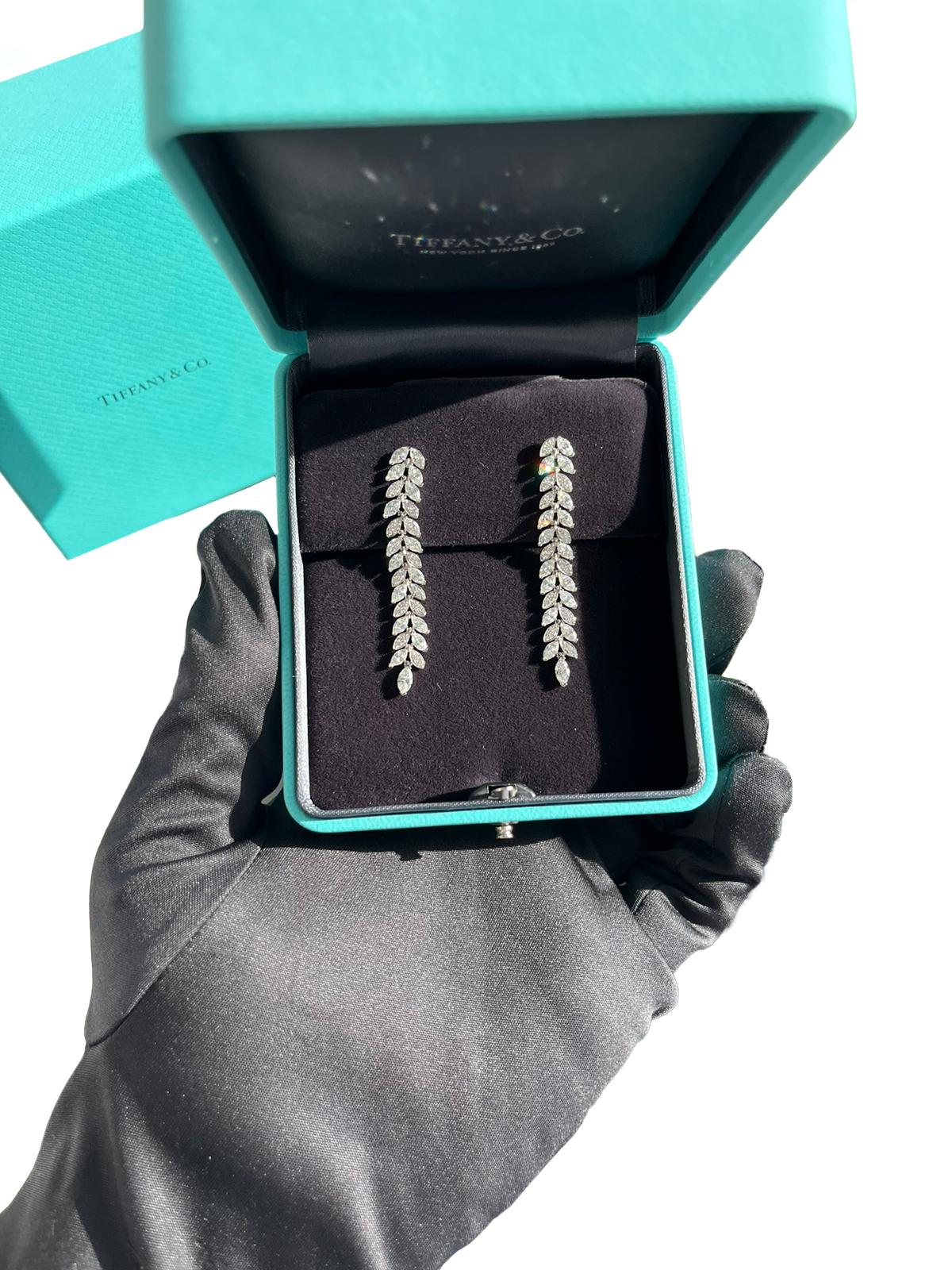 Tiffany & Co. Victoria Tropfenohrringe mit 3,60 Karat runden und Marquise-Diamanten in Weinrebenform im Angebot 1