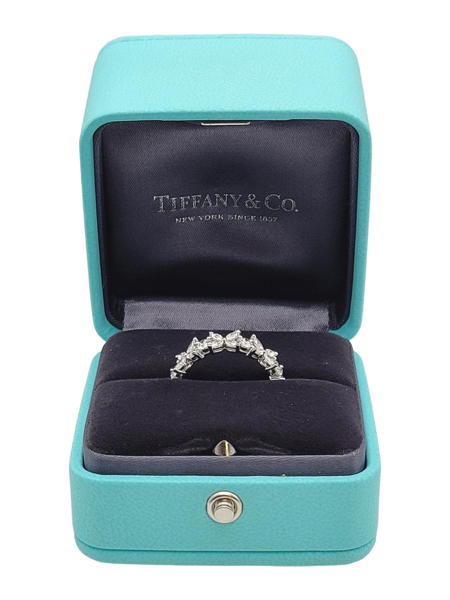 Tiffany & Co. Bague Victoria alternant 2,27 carats de diamants en platine en vente 6