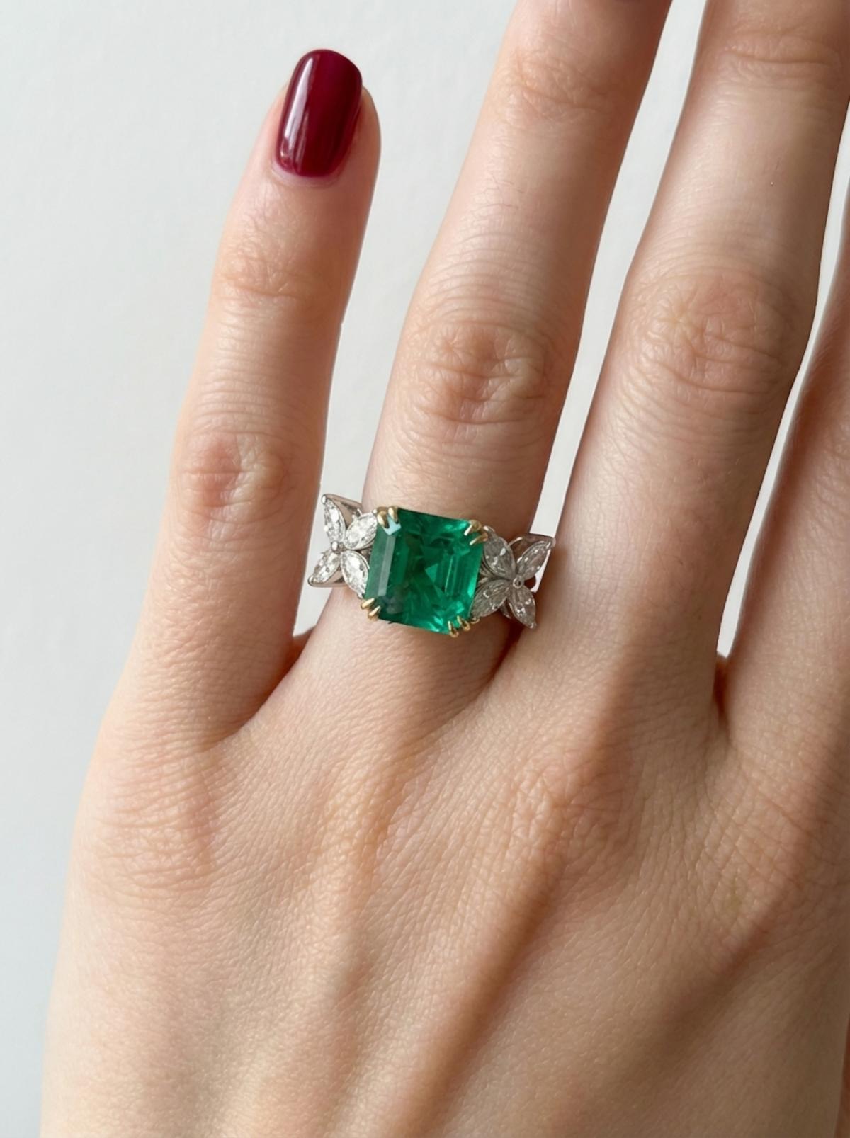 Tiffany & Co. Victoria Collectional Bague en platine et 18 carats avec émeraudes et diamants Pour femmes en vente