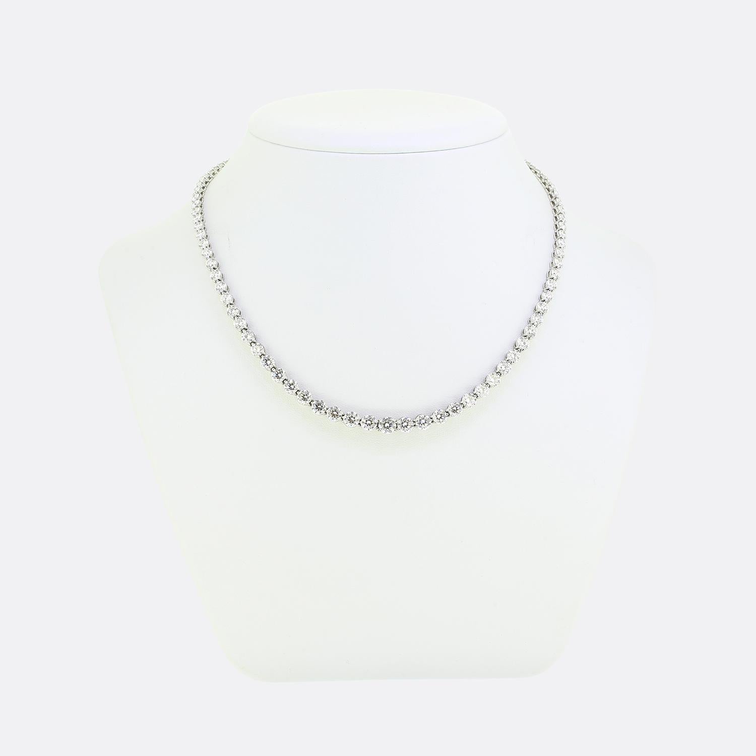 Here we have an outstanding diamond necklace from the world renowned jewellery designer, Tiffany & Co. This platinum necklace features a series of bright white round brilliant-cut diamonds, each meticulously set to create a continuous, dazzling