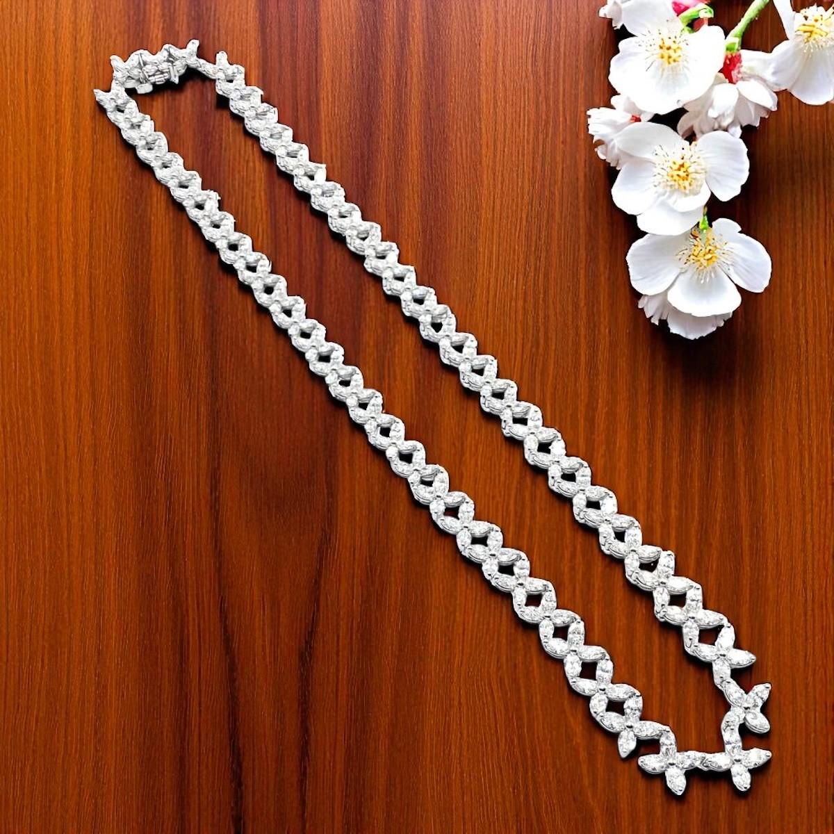 Tiffany & Co. Collana in platino con diamanti a forma di marque graduata Victoria Co. In condizioni ottime in vendita a Southampton, PA