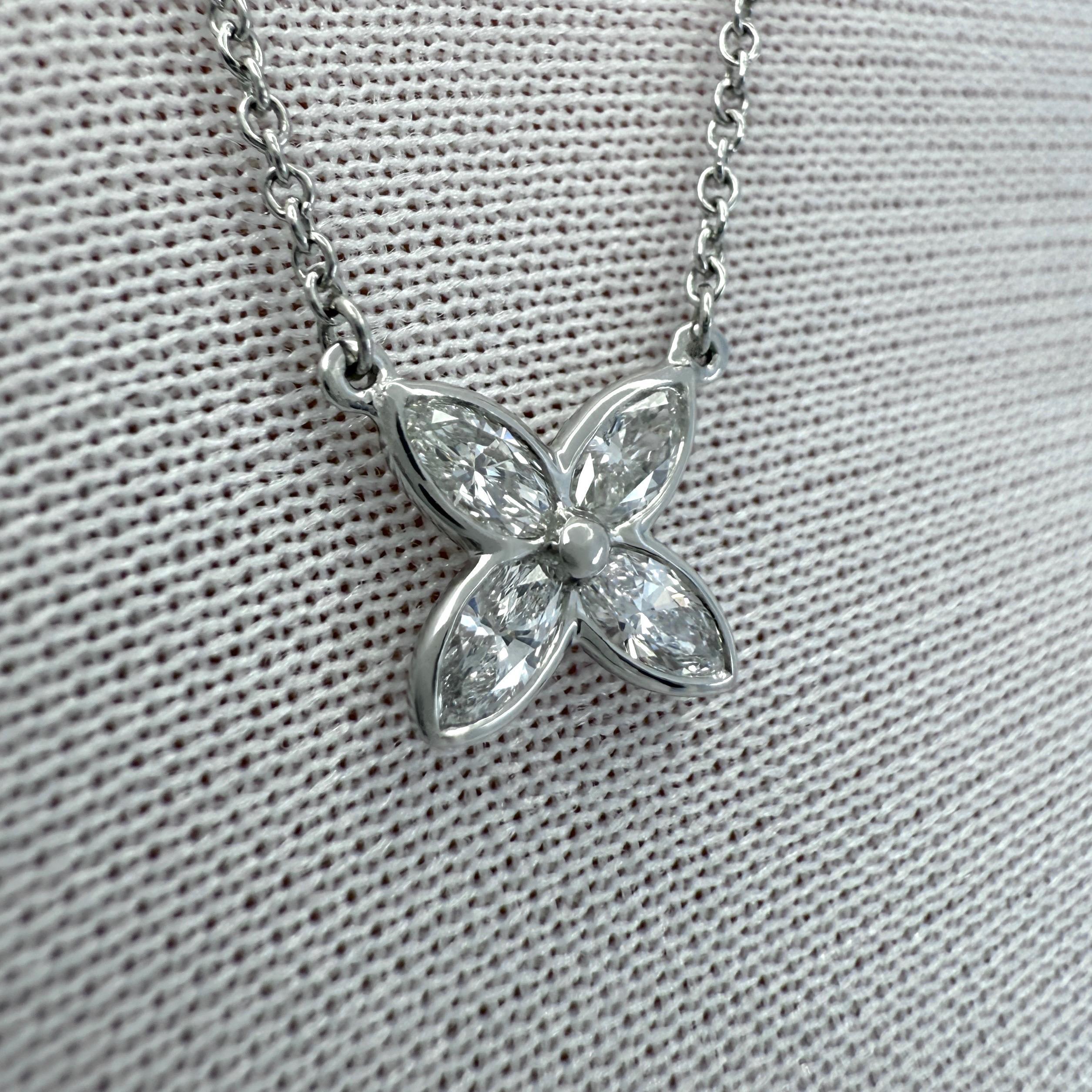 Donna Collana con ciondolo a fiore in platino con diamante naturale Victoria & Co. in vendita