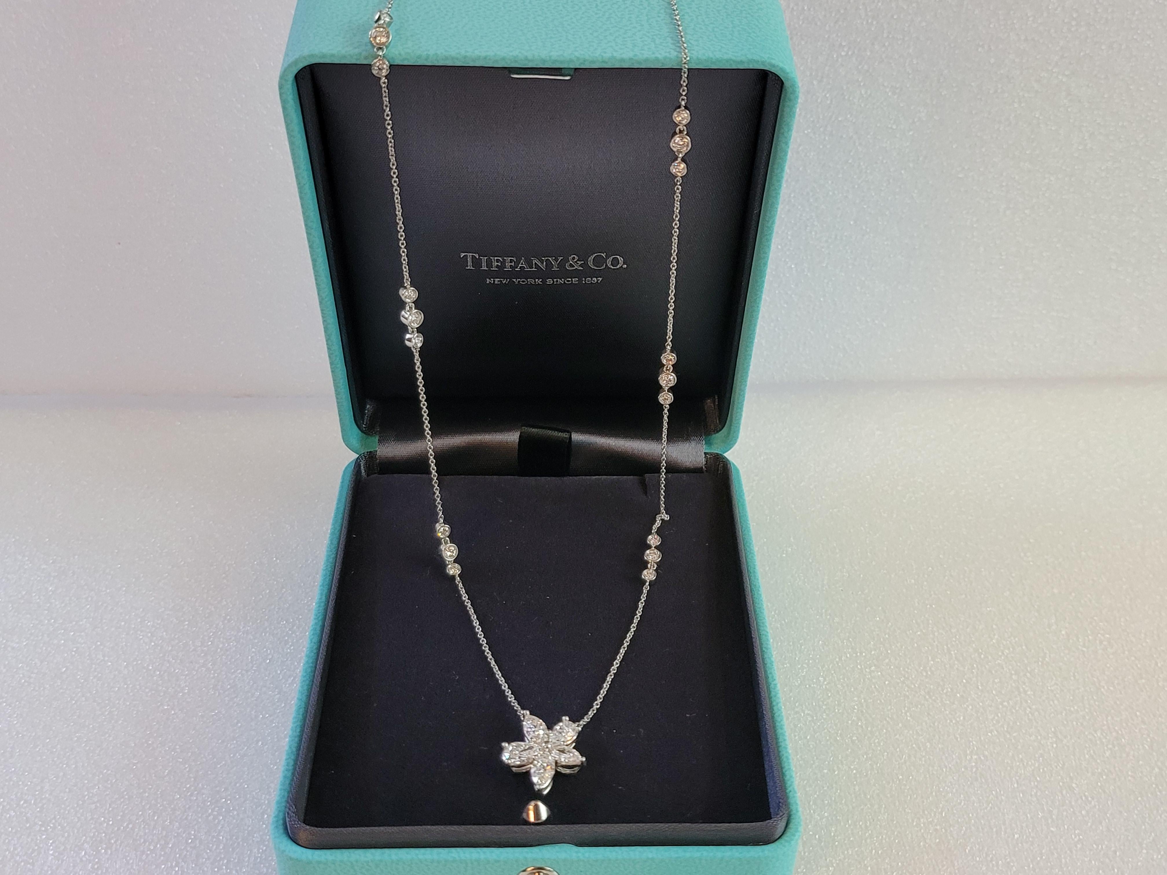 Tiffany & Co. Ciondolo a grappolo misto extra large sulla catena PT950 In condizioni ottime in vendita a New York, NY
