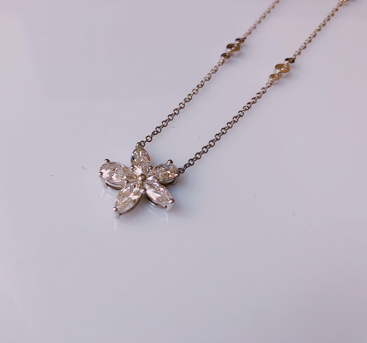 Donna Tiffany & Co. Ciondolo a grappolo misto extra large sulla catena PT950 in vendita