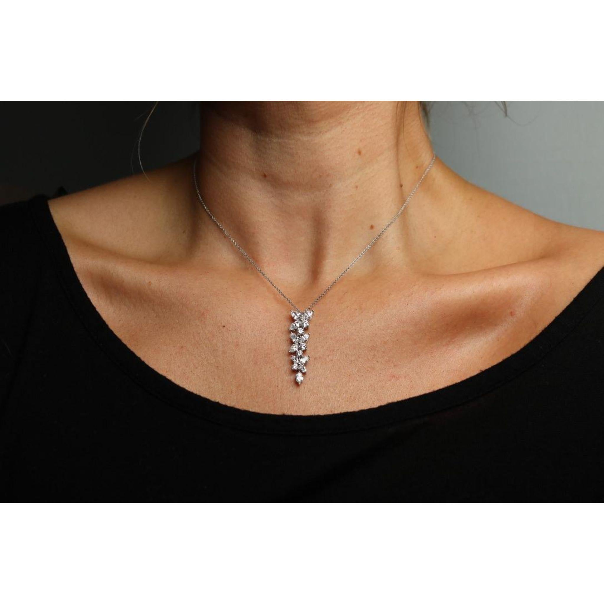 Moderno Tiffany & Co. Ciondolo a goccia con cluster di diamanti misti Victoria 2,12 carati di diamanti da 16 pollici in vendita