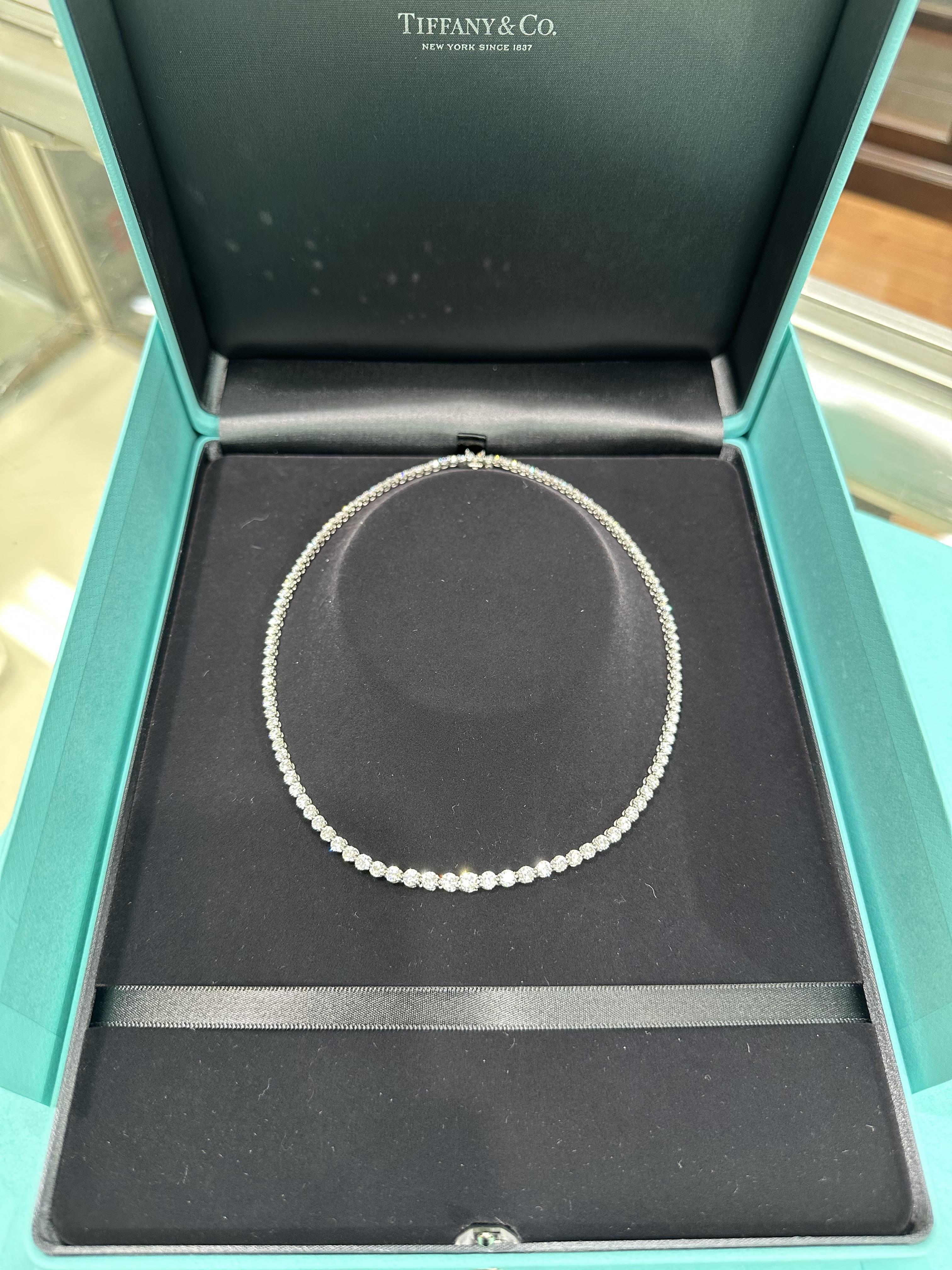 Tiffany & Co. Victoria Platin 10,18ctw Diamant abgestufte Tennis Halskette w Box im Angebot 3