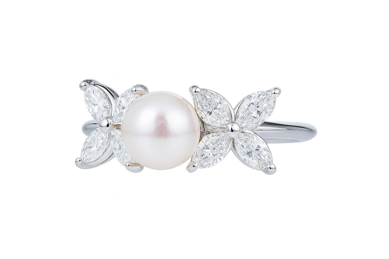Donna Tiffany & Co. Anello Victoria in platino con perle Akoya e diamanti marquise in vendita